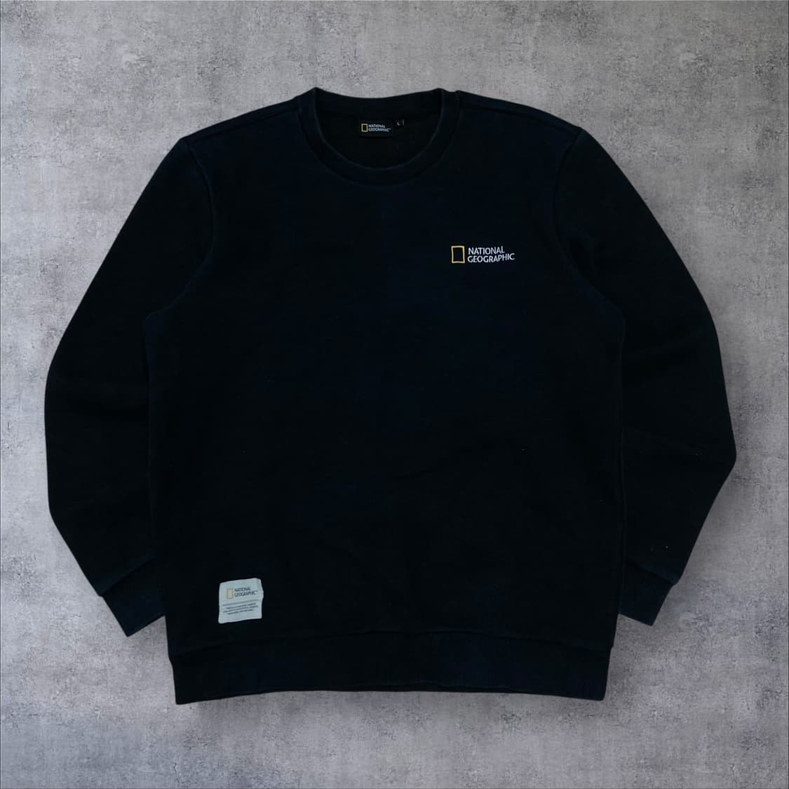 내셔널 지오그래픽 스몰 로고 블랙 맨투맨 상품이미지1