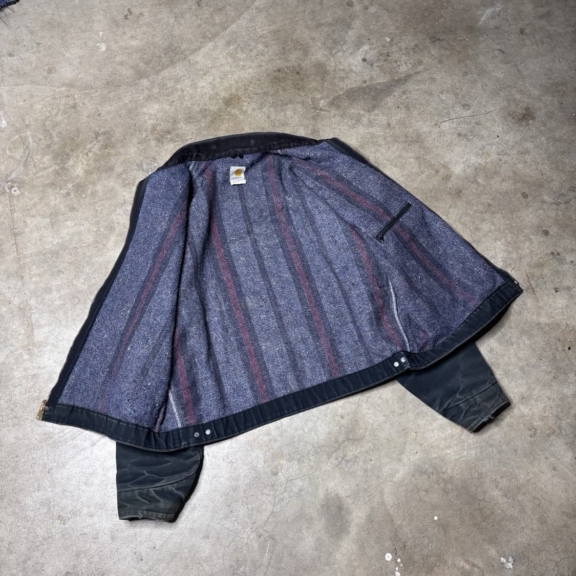 칼하트 J01 디트로이트 자켓 블랙 상품이미지2