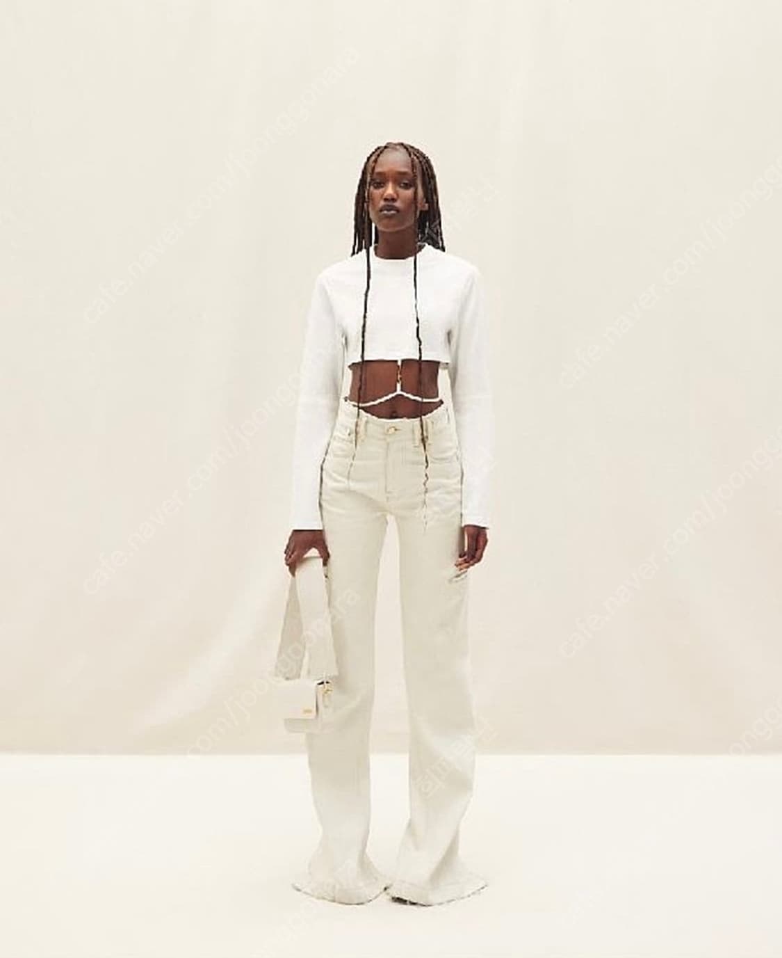 자크뮈스 티셔츠 피노 골드 크롭 티셔츠 화이트 (L) 상품이미지1