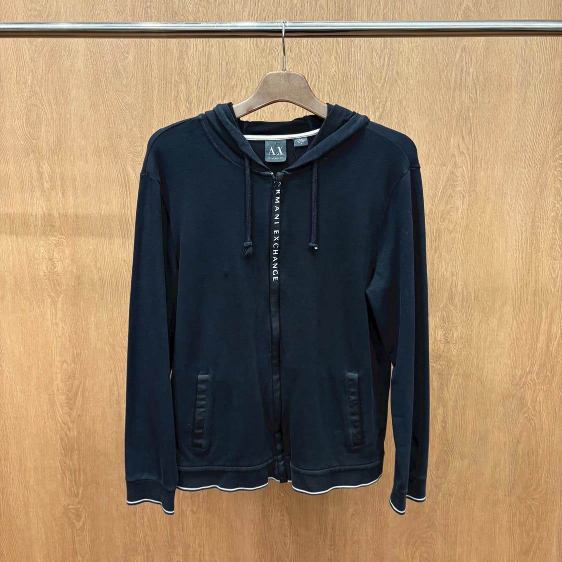 아르마니 익스체인지 긴팔 후드 집업 로고 프린팅 플래킷 디테일 블랙 상품이미지2