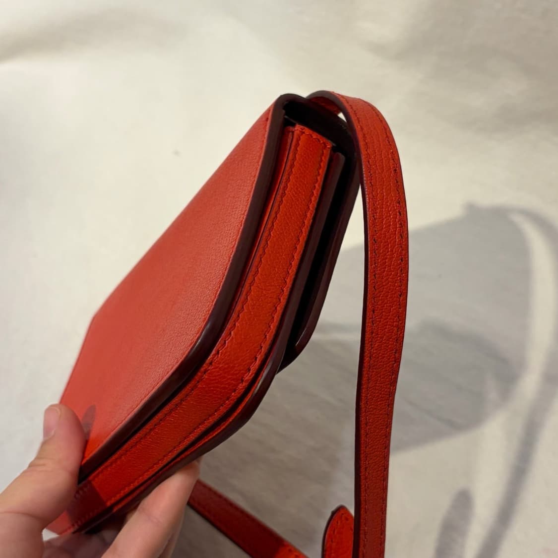 버버리 D링 미니 가죽 크로스백 가방 상품이미지6