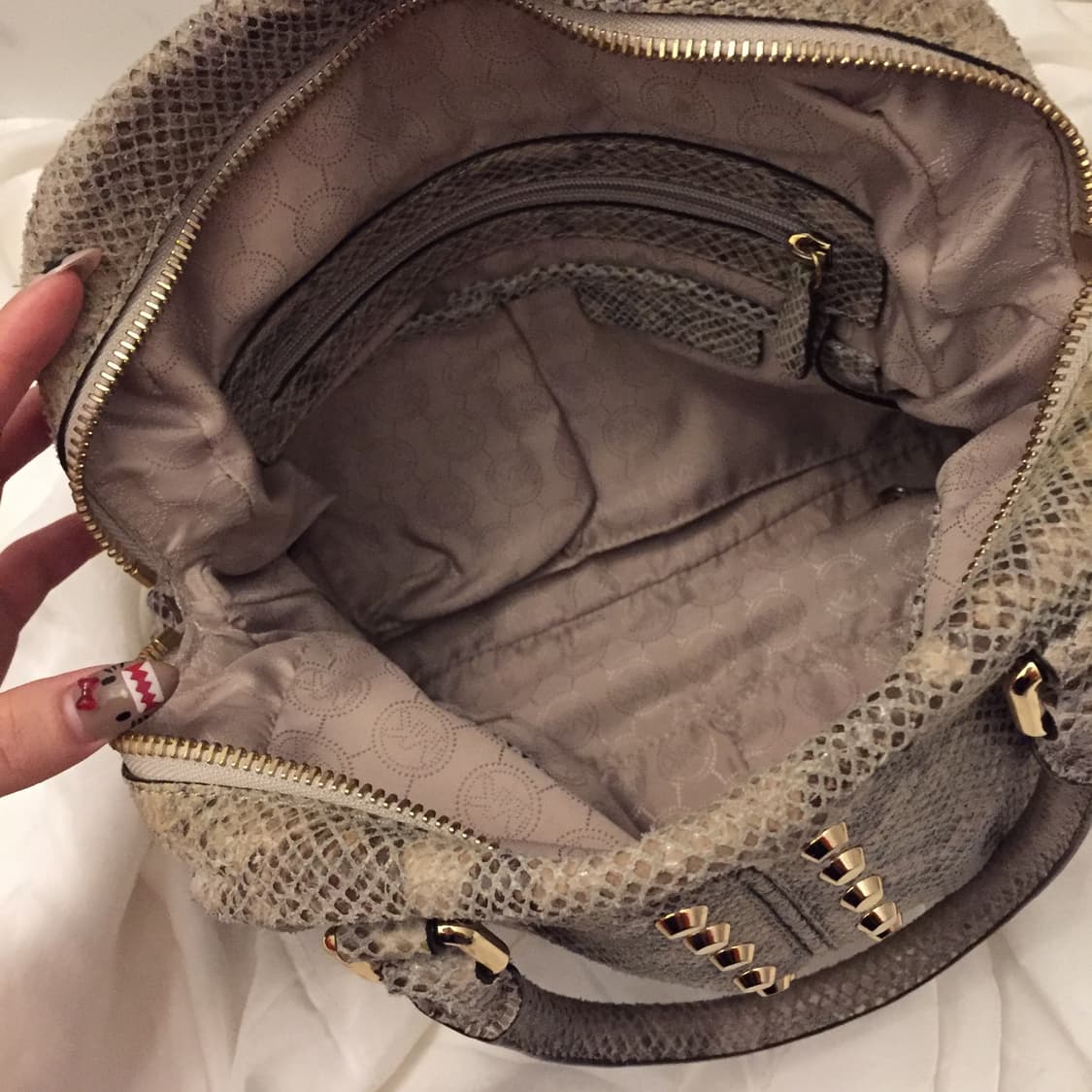 Michael Kors 마이클코어스 파이톤 스터드 토트백 상품이미지2