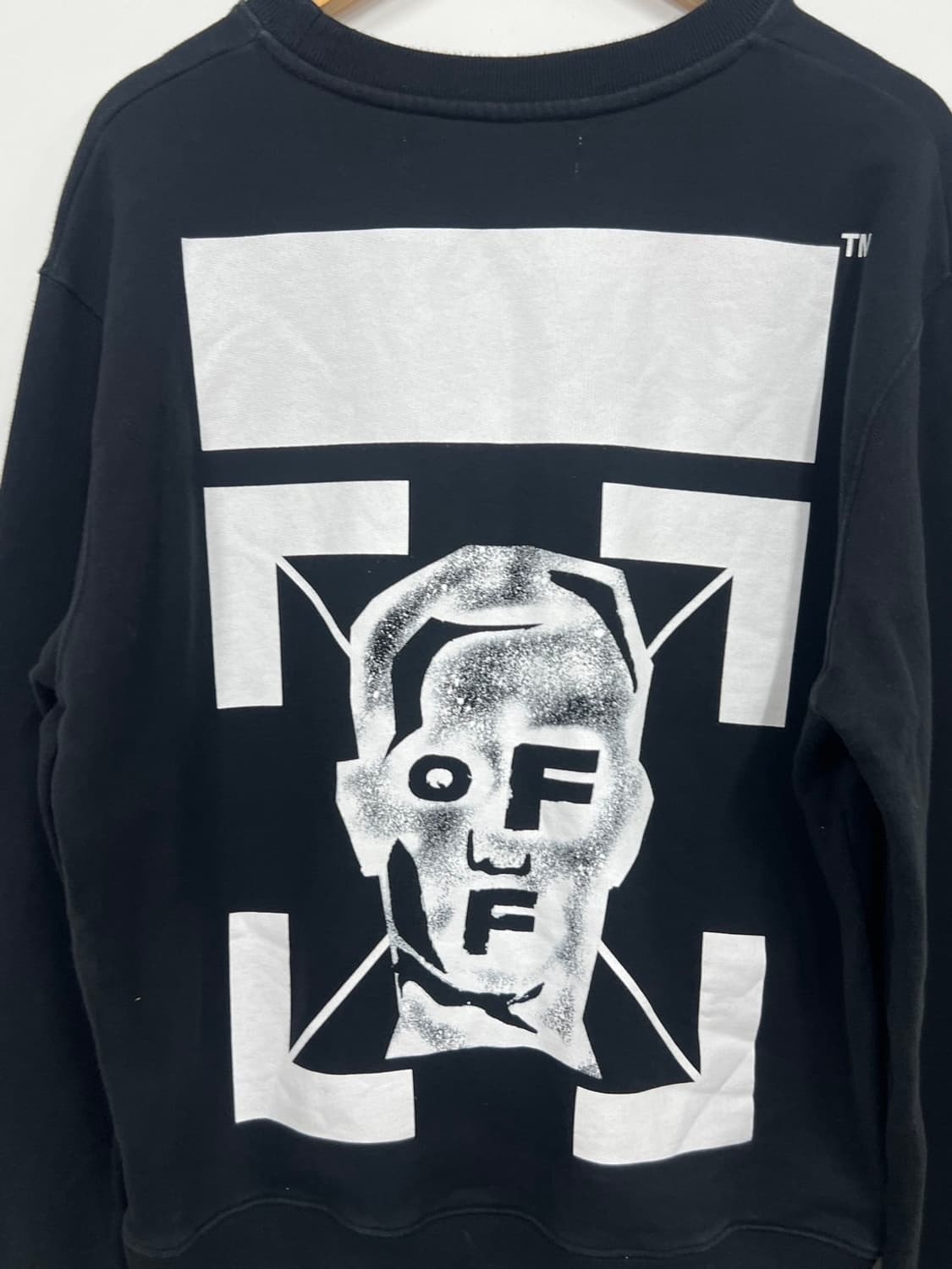오프화이트 마스크 페이스 빅로고 맨투맨 스웻셔츠 상품이미지4