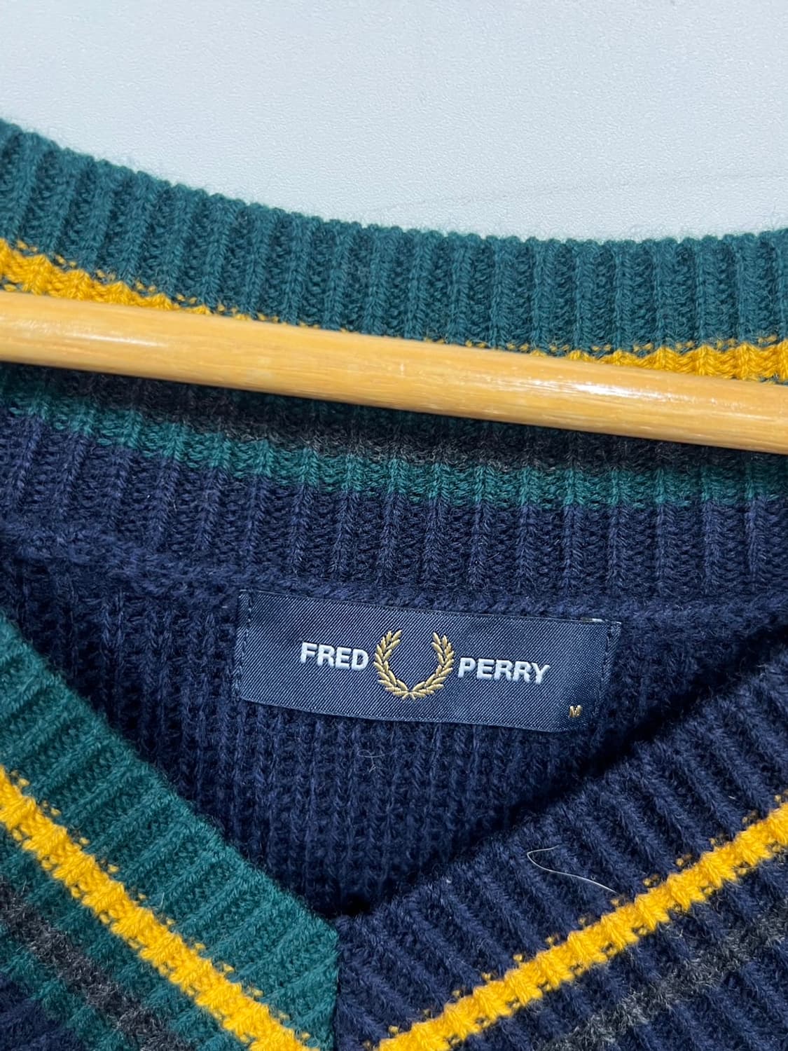 프레드페리 브이넥 오버핏 모직 네이비 니트 상품이미지4