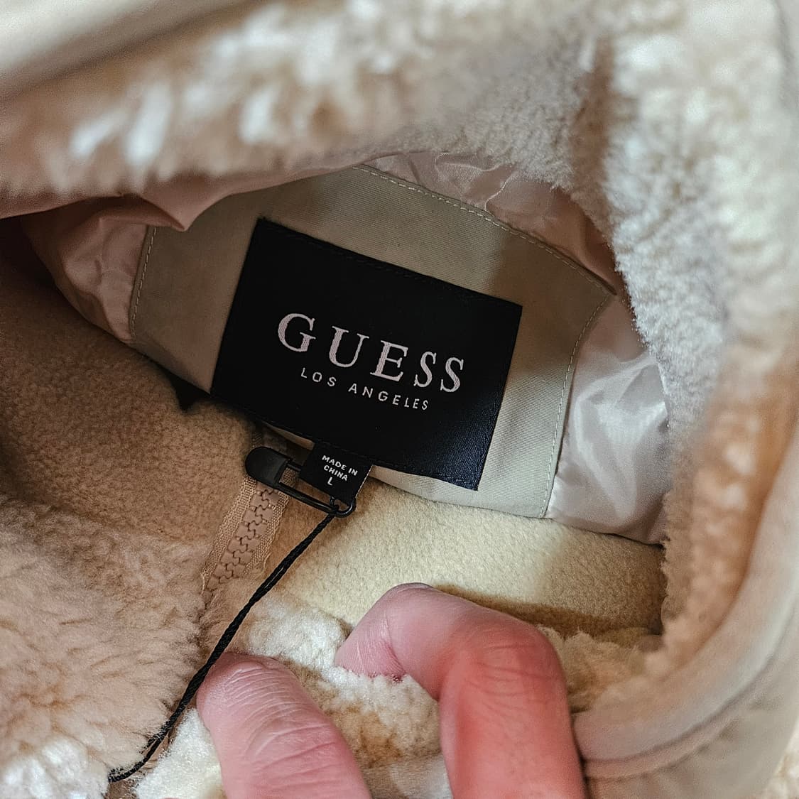 (새상품) 게스(GUESS) 21FW 시그니쳐 패치 롱 뽀글이 자켓 L 상품이미지6