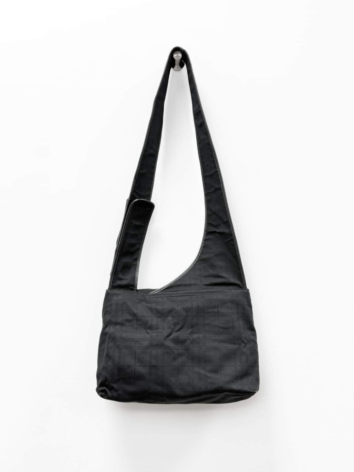 버버리 나일론 슬링 크로스백 블랙 상품이미지2