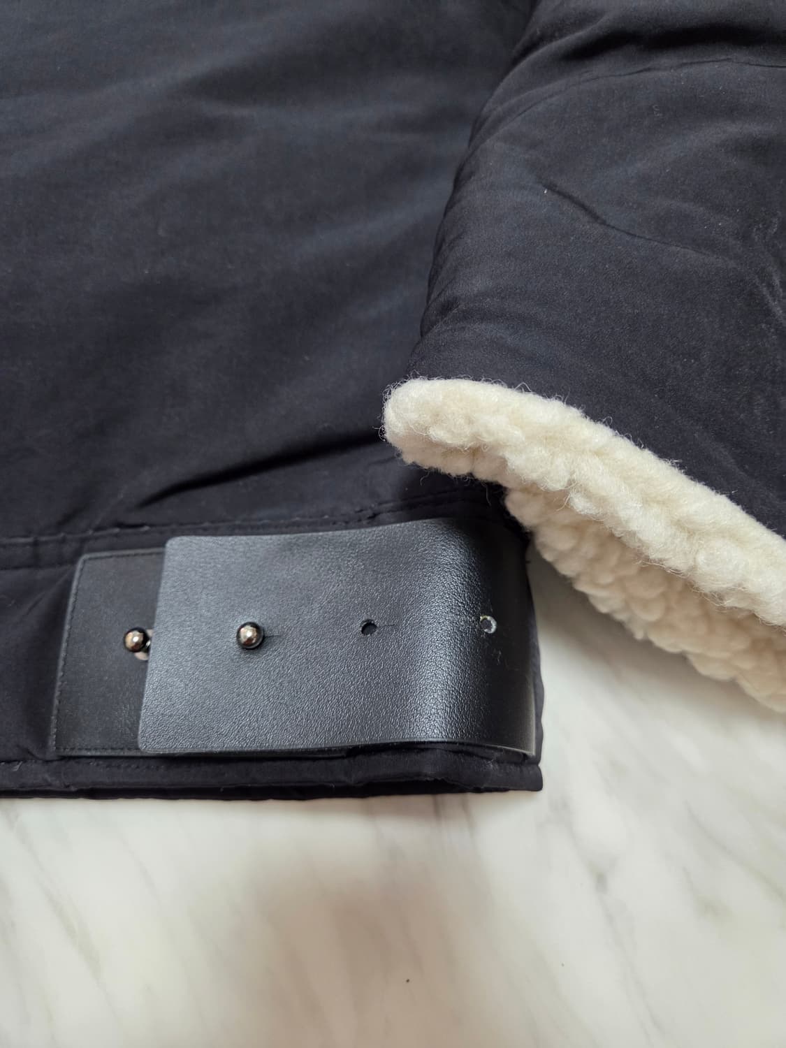 뉴발란스 다운 패딩 무스탕 상품이미지4