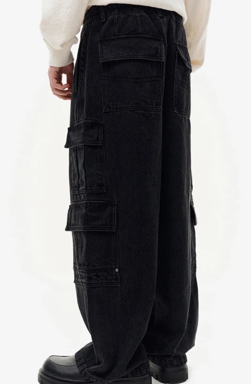 송지오 멀티 포켓 카고 블랙 데님 새상품급 판매 상품이미지2