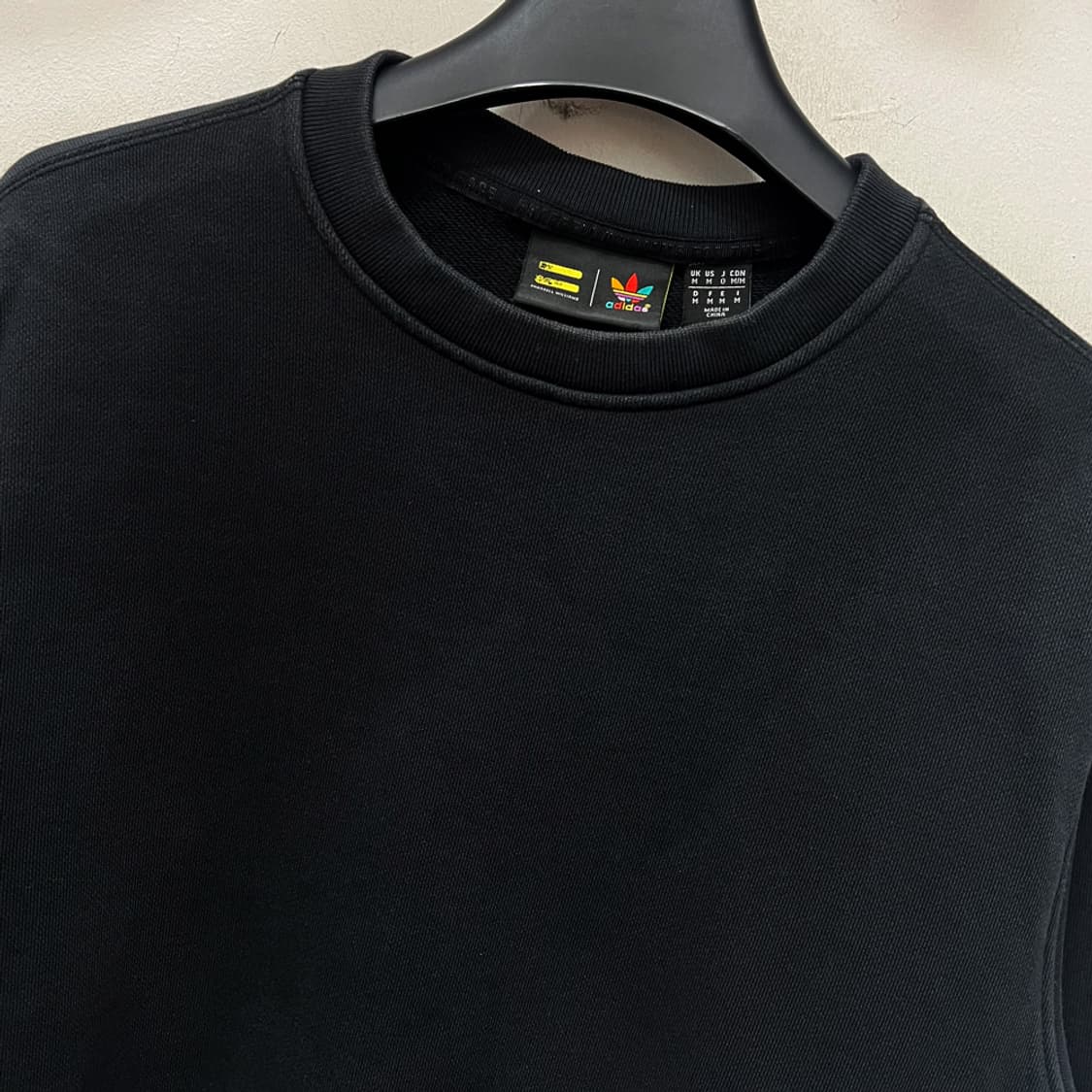 아디다스 x 퍼렐 윌리엄스 스웻 맨투맨 해외 M 상품이미지3