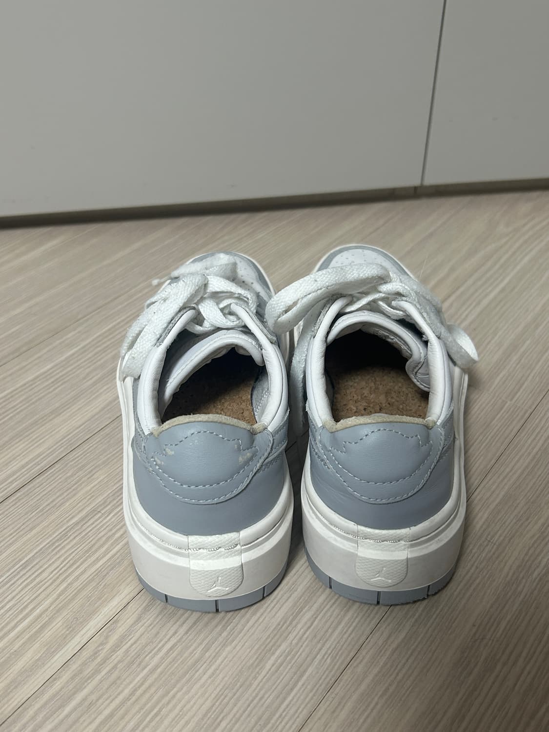 조던 1 엘리베이트 로우 화이트 앤 울프 그레이 W220 상품이미지2