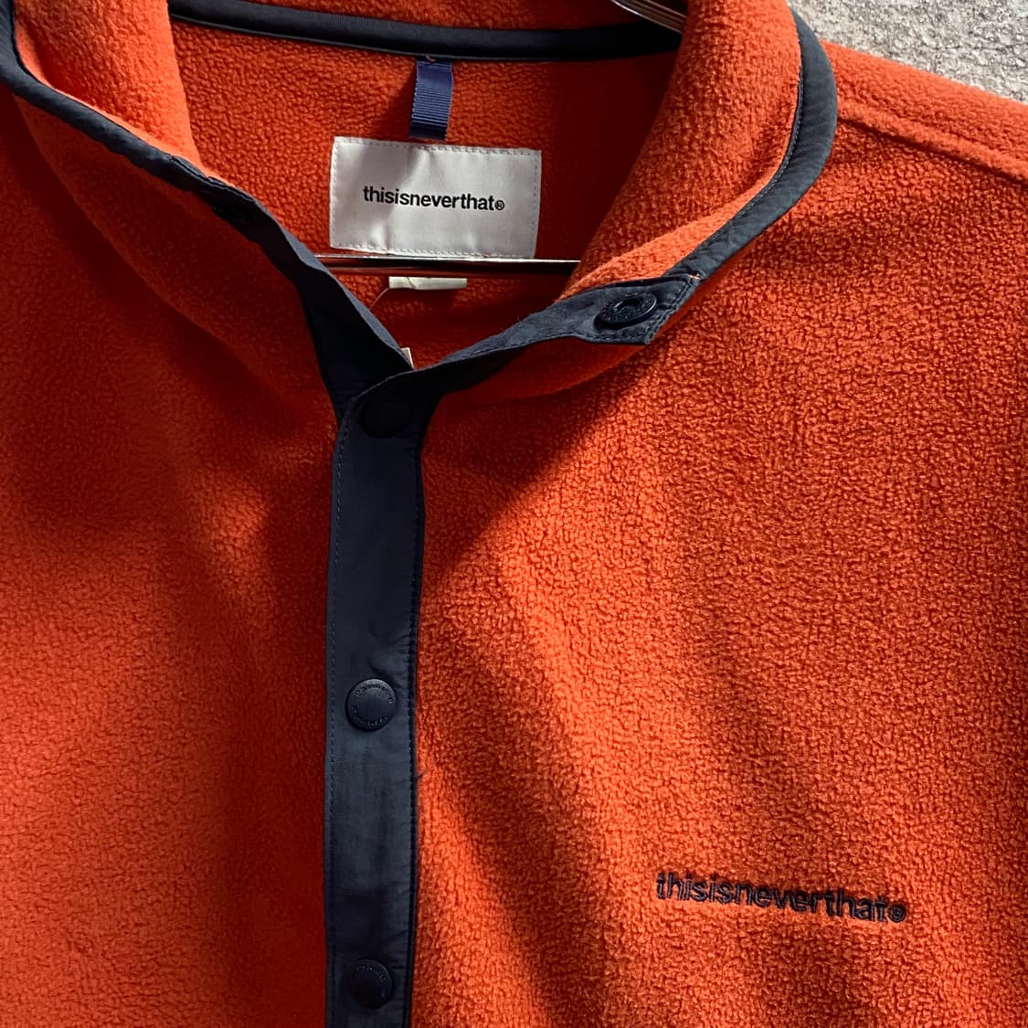 디스이즈네버댓 스몰로고 플리스 버튼 아노락 B3432 상품이미지3