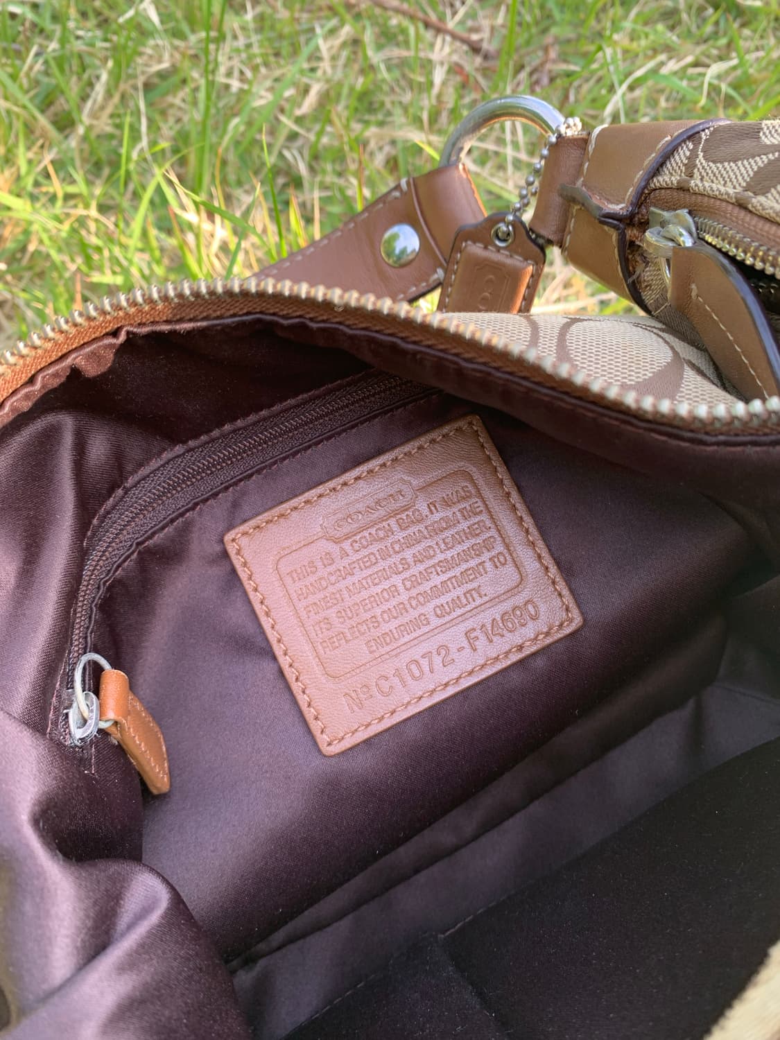 Coach Signature Medium Shoulder Brown 🤎 상품이미지8