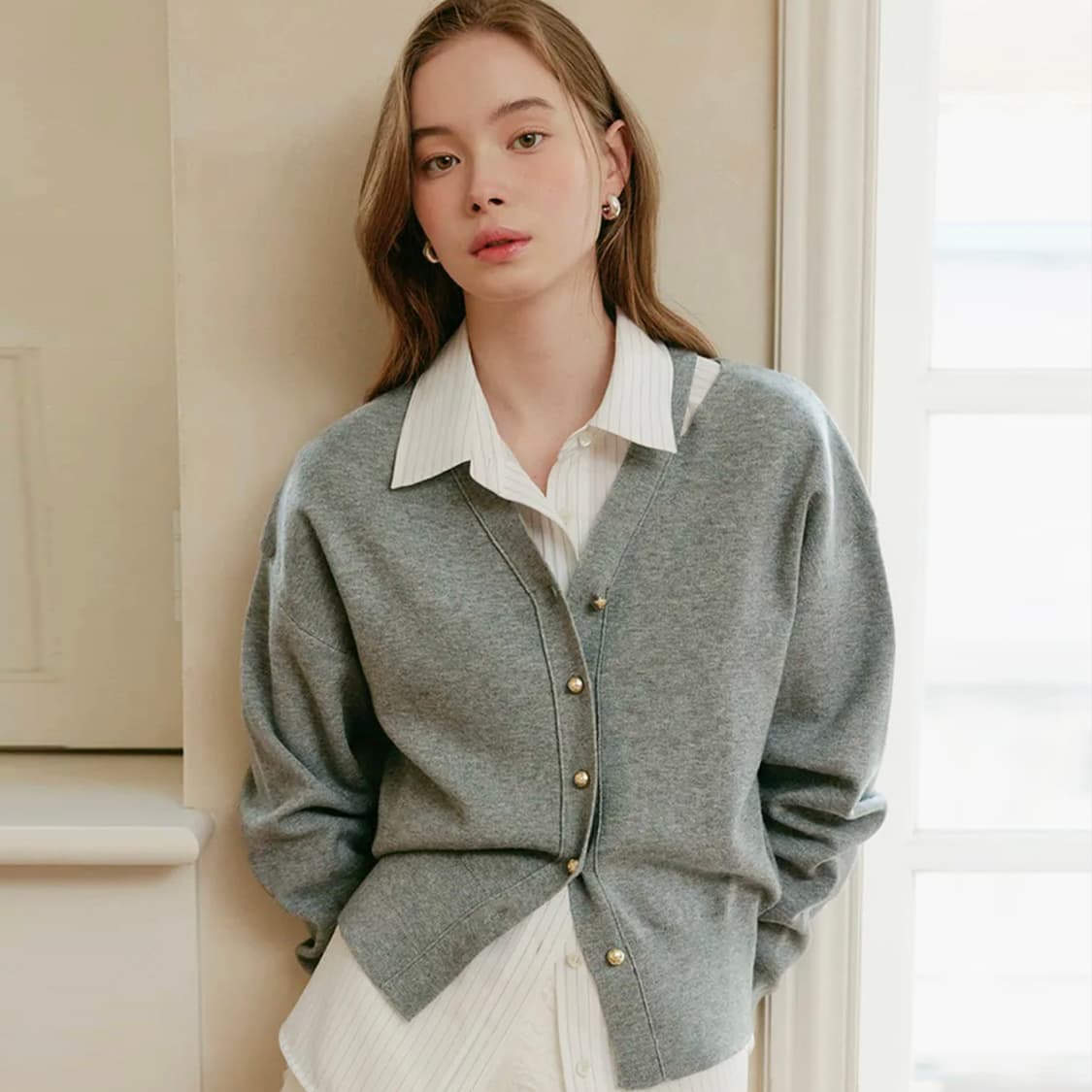 룩캐스트(LOOKCAST) 마리 컷아웃 가디건 프리사이즈 상품이미지1