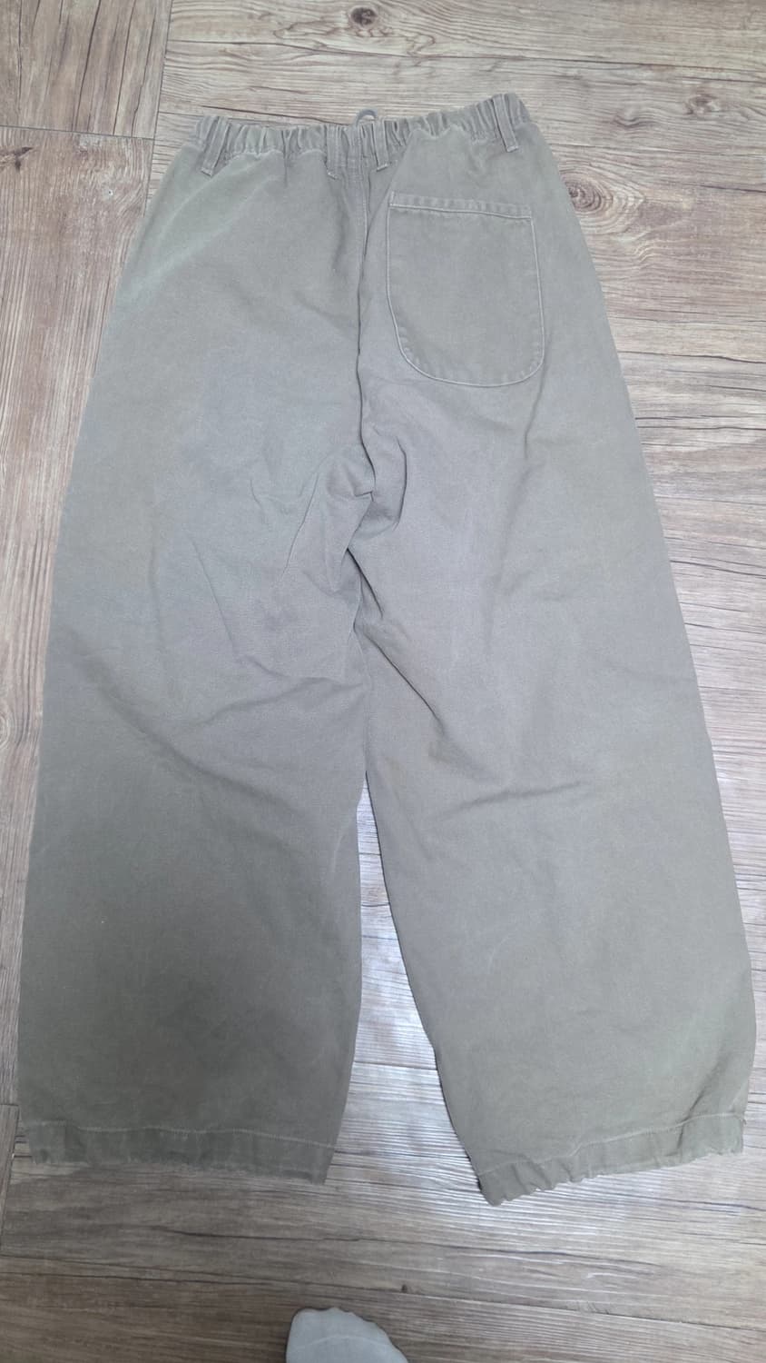 해칭룸 오버 덕 팬츠 베이지 2사이즈 팝니다 상품이미지3