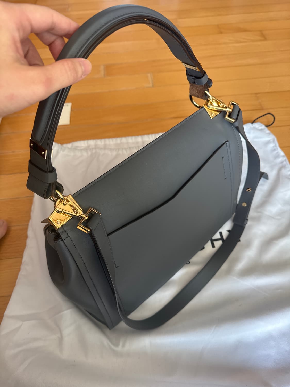 지방시 미스틱 토트백 라지 그레이 색상 100% 소가죽 정품 상품이미지9