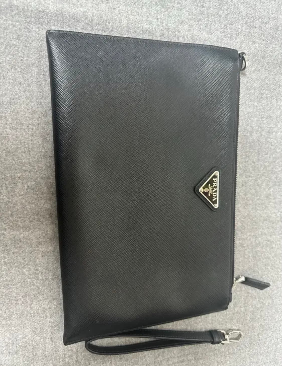 프라다 블랙 사피아노 클러치 백 상품이미지1