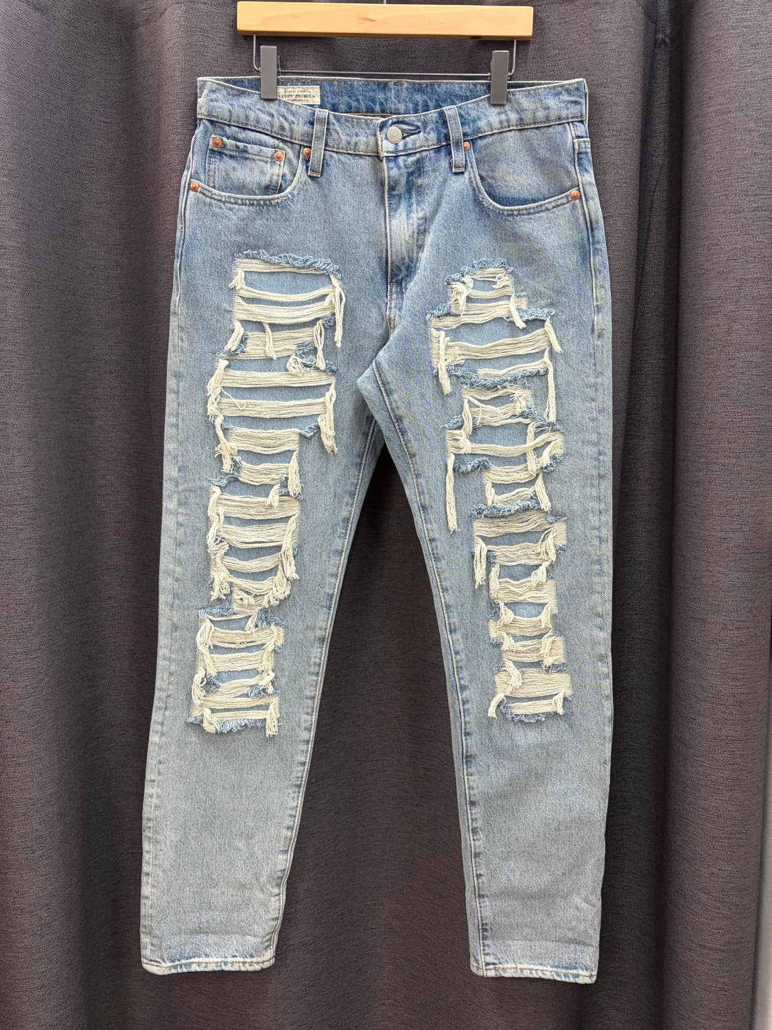 리바이스 프리미엄 하이볼 워싱 데미지드 데님 팬츠 상품이미지1