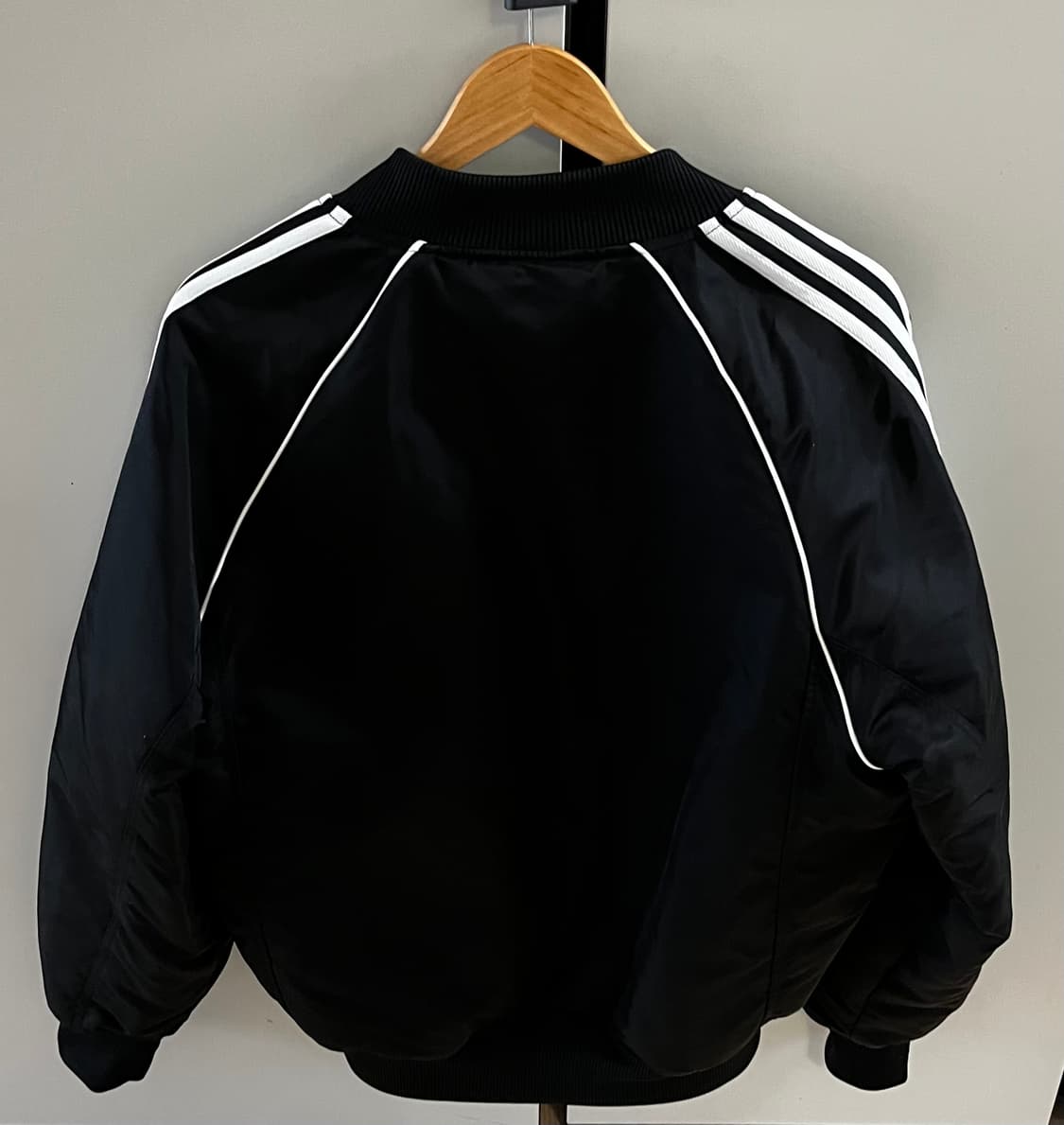 아디다스 오리지널스 퀼티드 슈퍼스타 봄버 자켓 블랙  상품이미지3