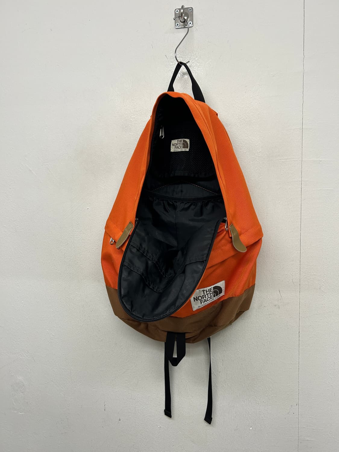 노스페이스 오렌지색 백팩 상품이미지4