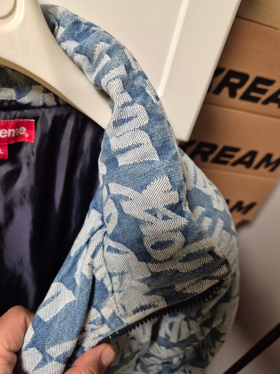 슈프림 2022 팻팁 자카드 데님 자켓 XL 판매 합니다.  상품이미지3