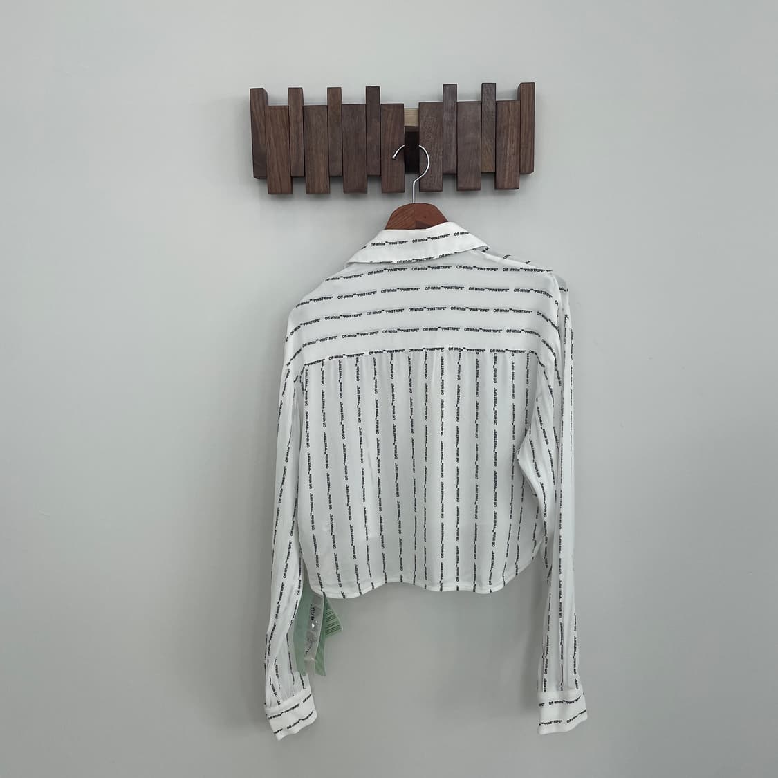 새상품 오프화이트 레터링 크롭 셔츠 상품이미지2