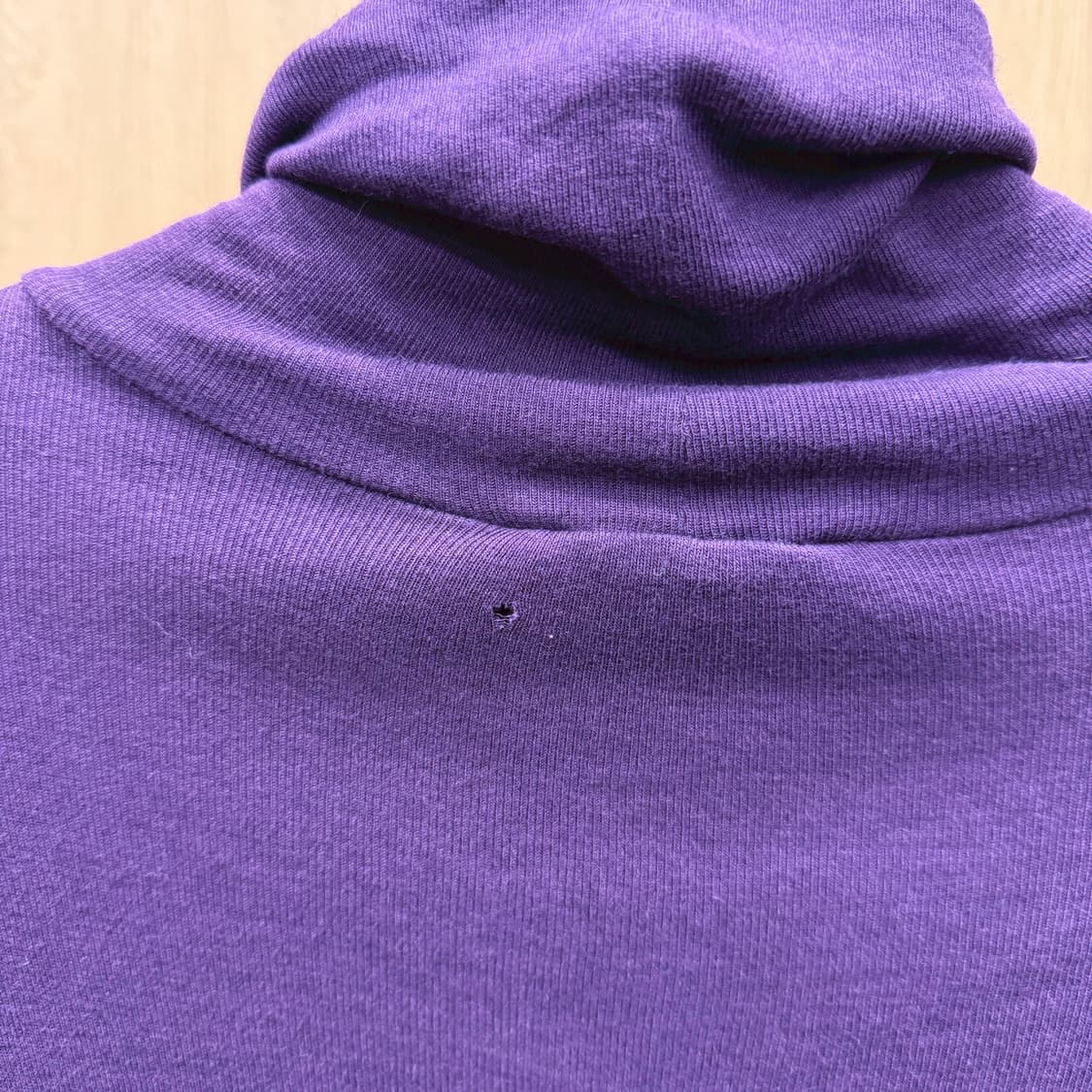 랄프로렌 스포츠 터틀넥 니트 기마상 로고 자수 디테일 루즈핏 퍼플 상품이미지7