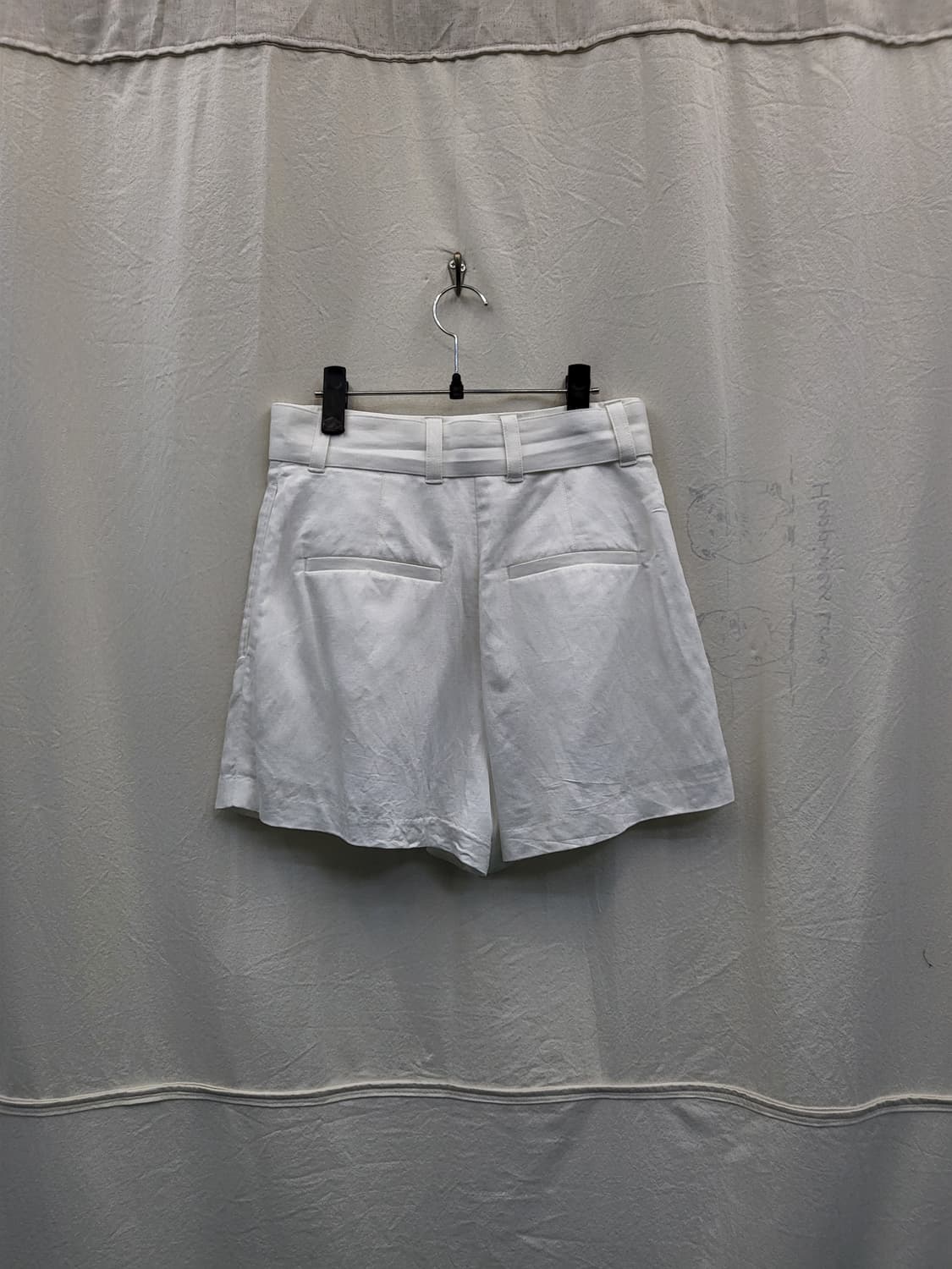 club monaco 화이트 벨트 반바지 상품이미지2