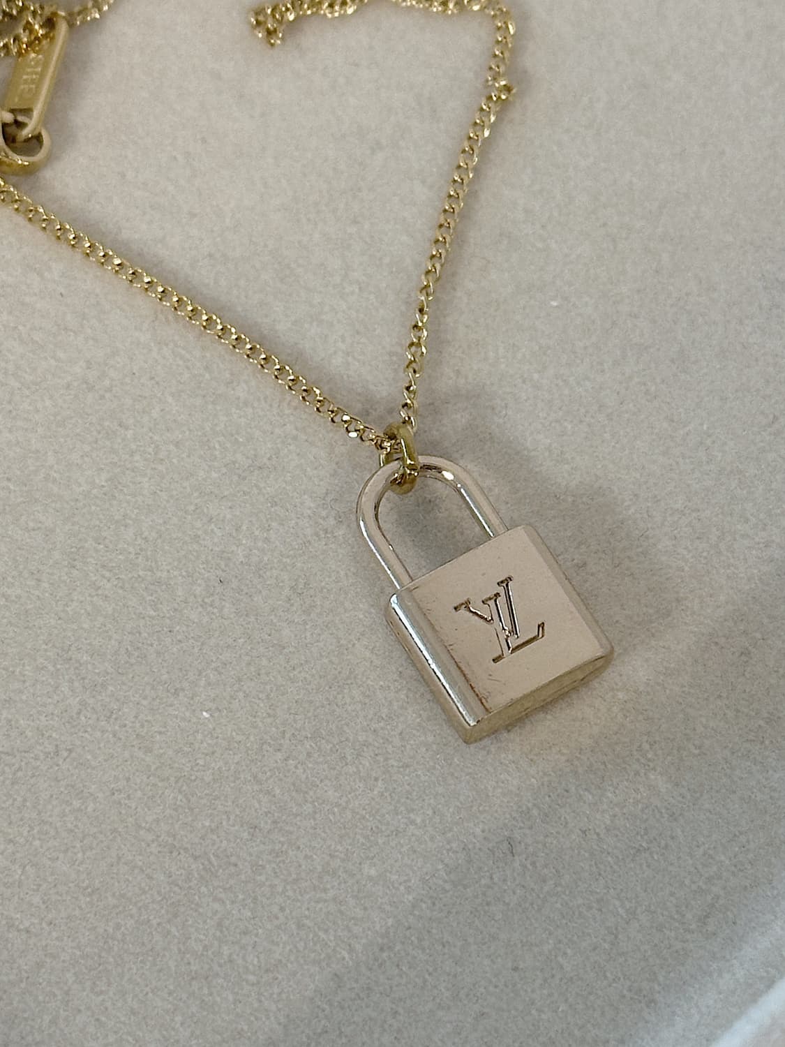 루이비통 패드락 골드 목걸이 상품이미지3