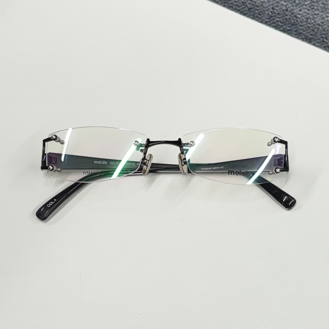 긱시크 블랙 사각 티타늄 무테 안경 상품이미지1