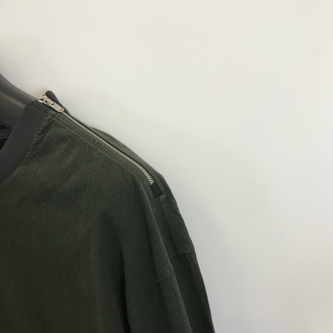 커스텀멜로우 우븐 나일론 맨투맨 카키[105] 상품이미지3