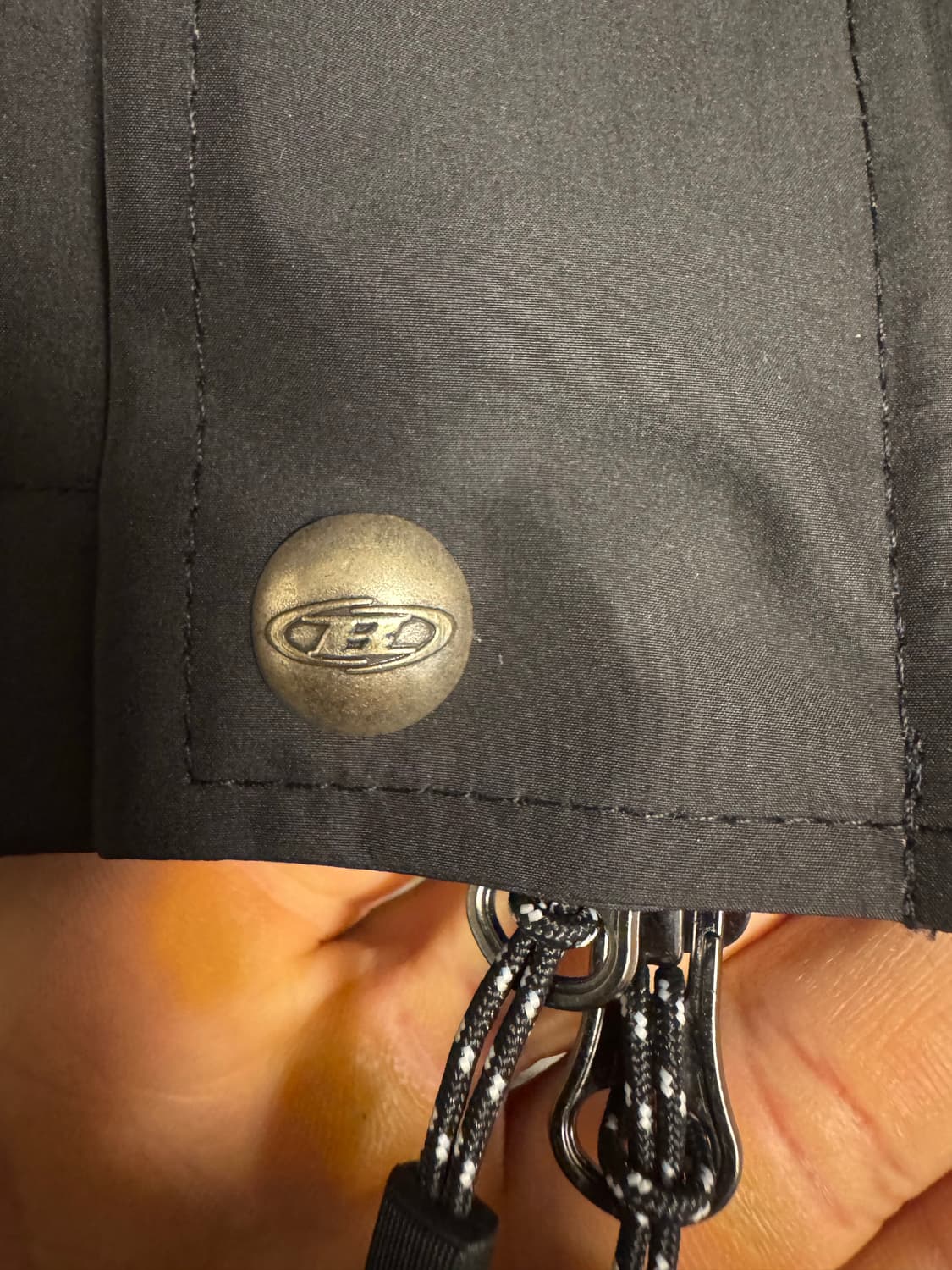 새상품) 본투윈 크롬로고 바람막이 블랙 2사이즈 상품이미지3