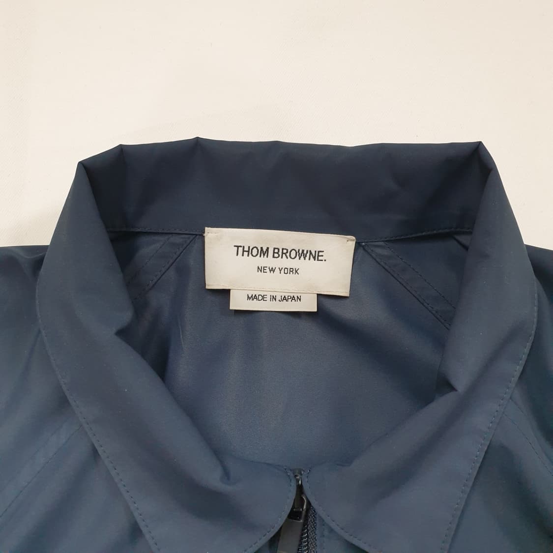 [4] 톰브라운 바람막이 자켓 네이비 상품이미지4