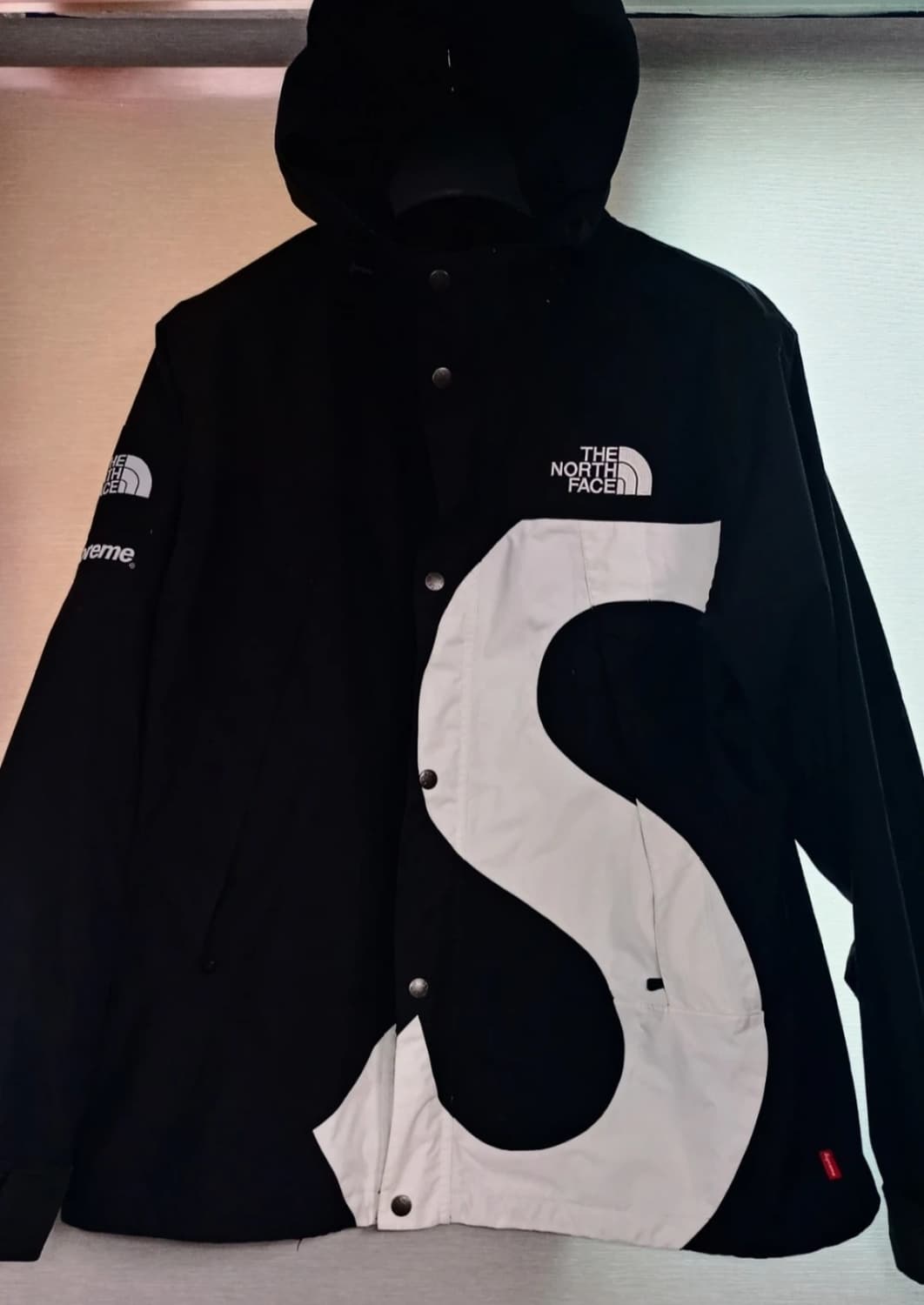 정품 슈프림 x 노스페이스 S 로고 콜라보 자켓 상품이미지1