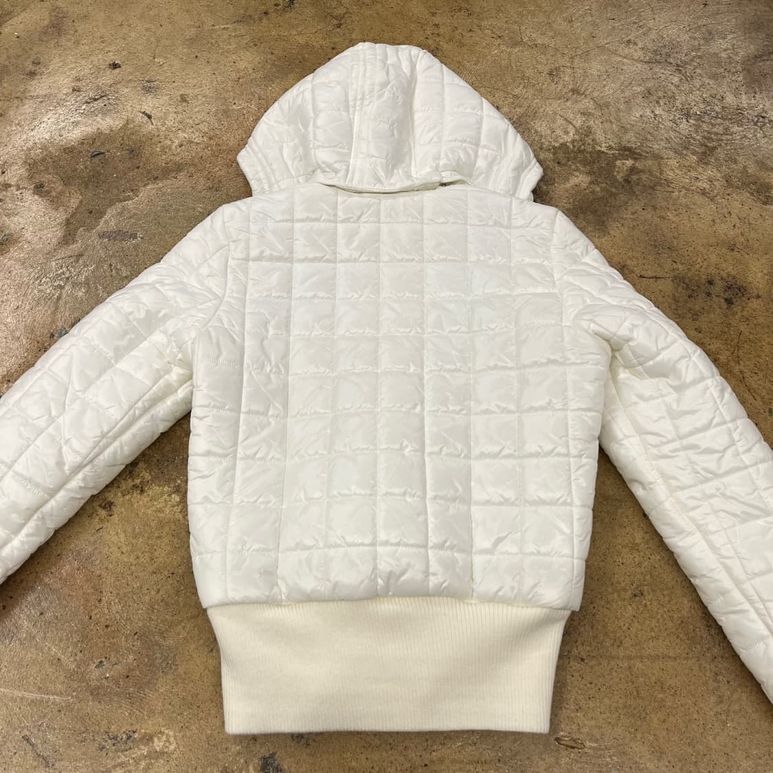 아디다스 화이트 실버 퀄팅 패딩 90 상품이미지4