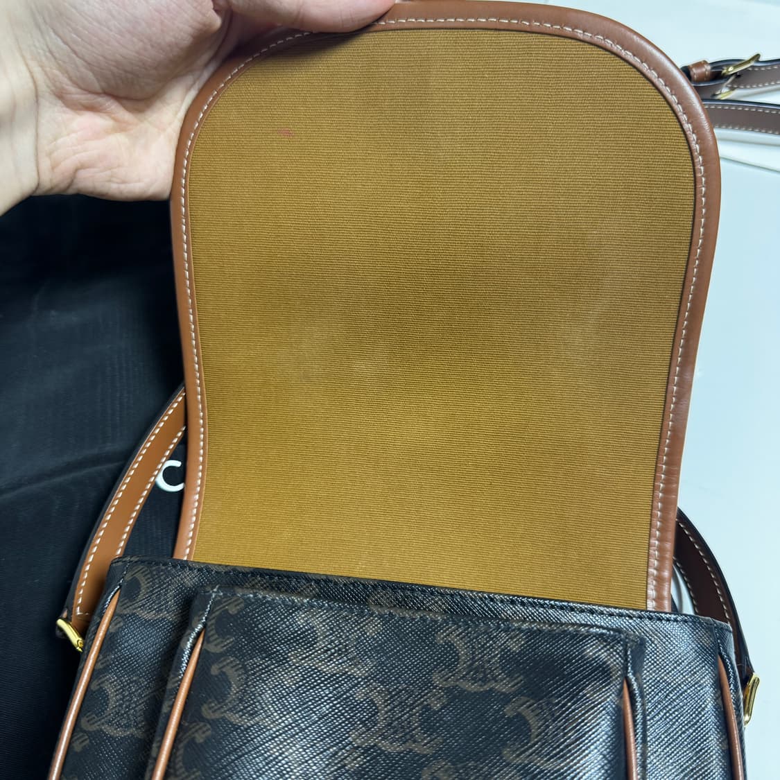 셀린느 트리오페 폴코백 미듐 상품이미지3