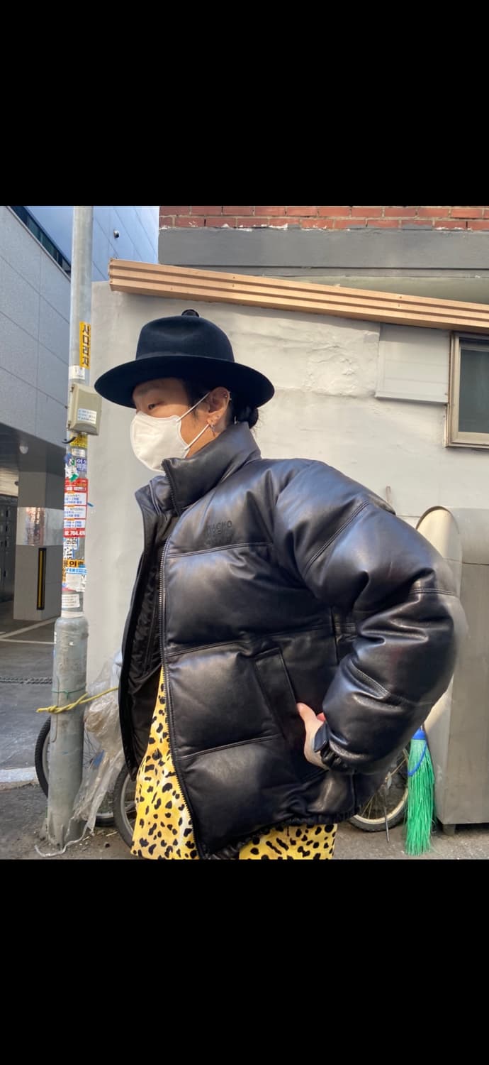 외코마리아 19FW 레더패딩 상품이미지3