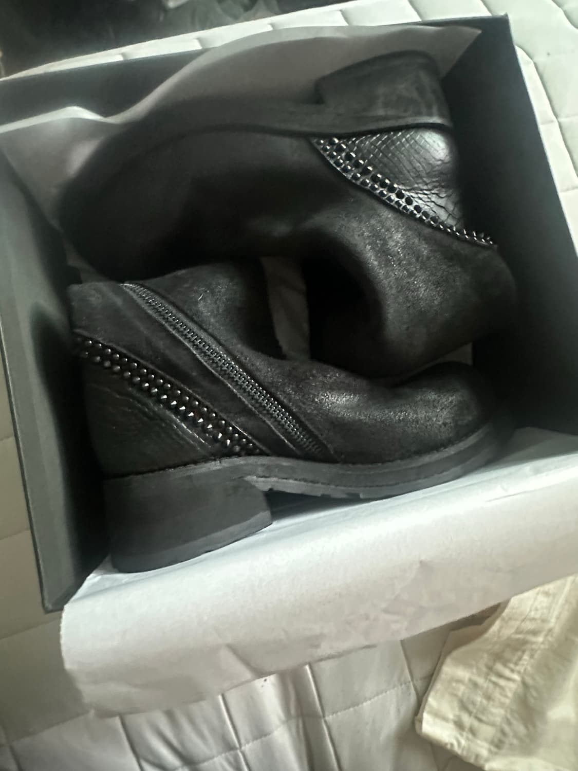 kmrii Crush Suede Boots 상품이미지2