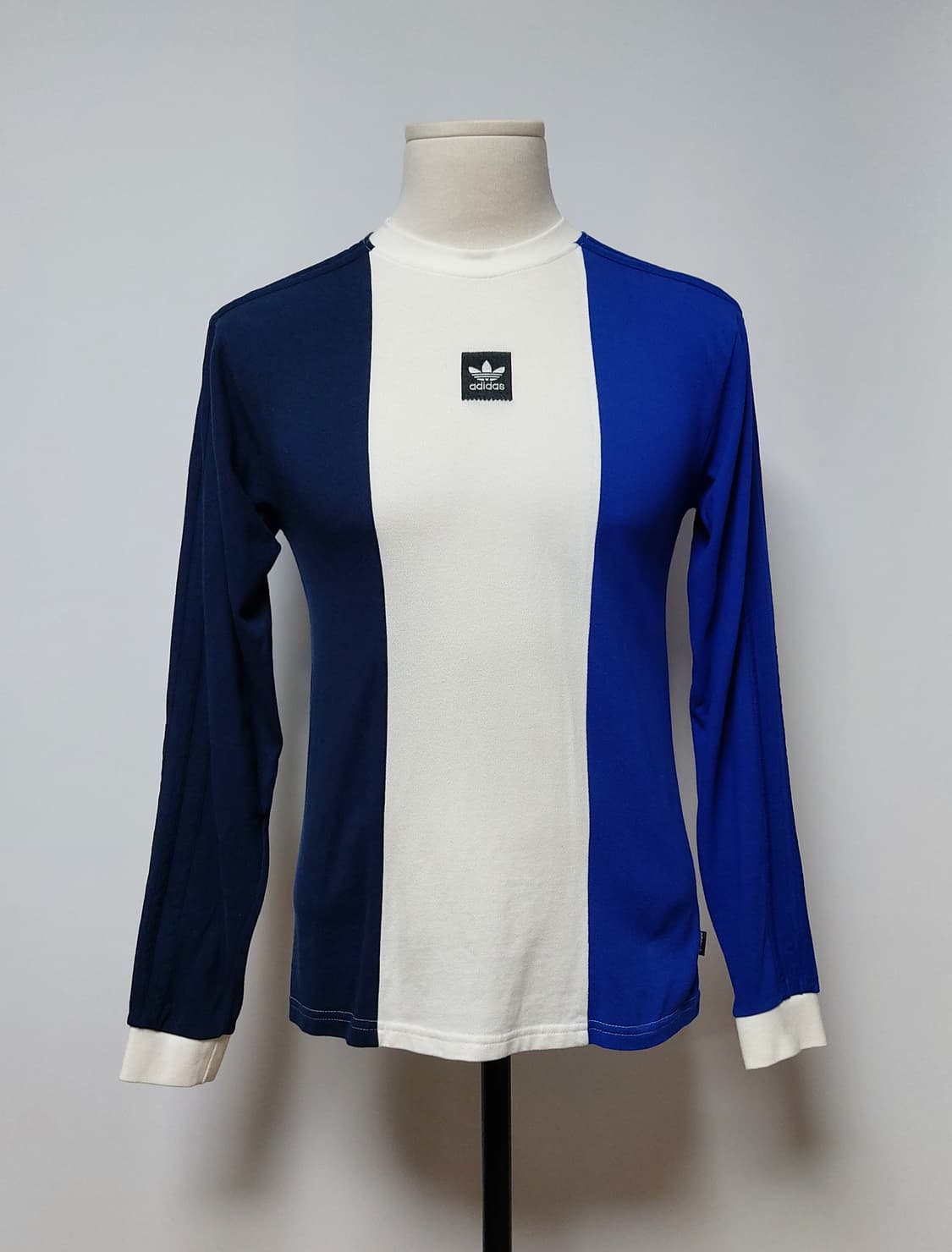 아디다스 트리파트 긴팔티(M)

 상품이미지1