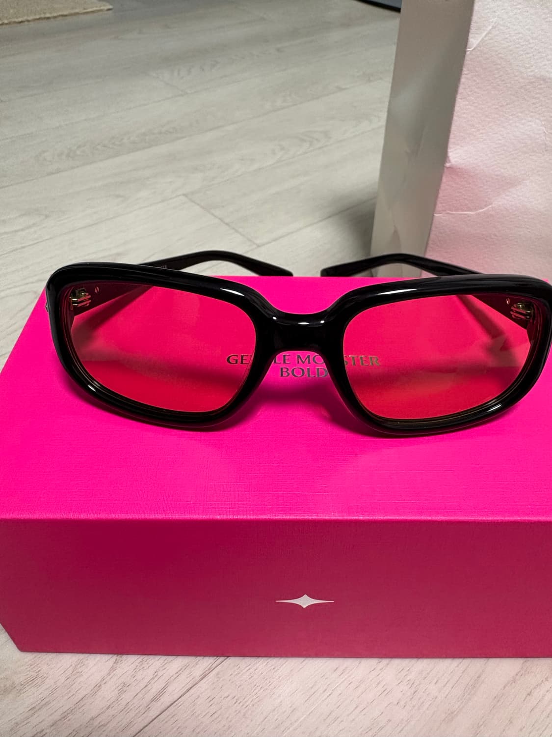 젠틀몬스터 노이저 블랙색상 상품이미지2