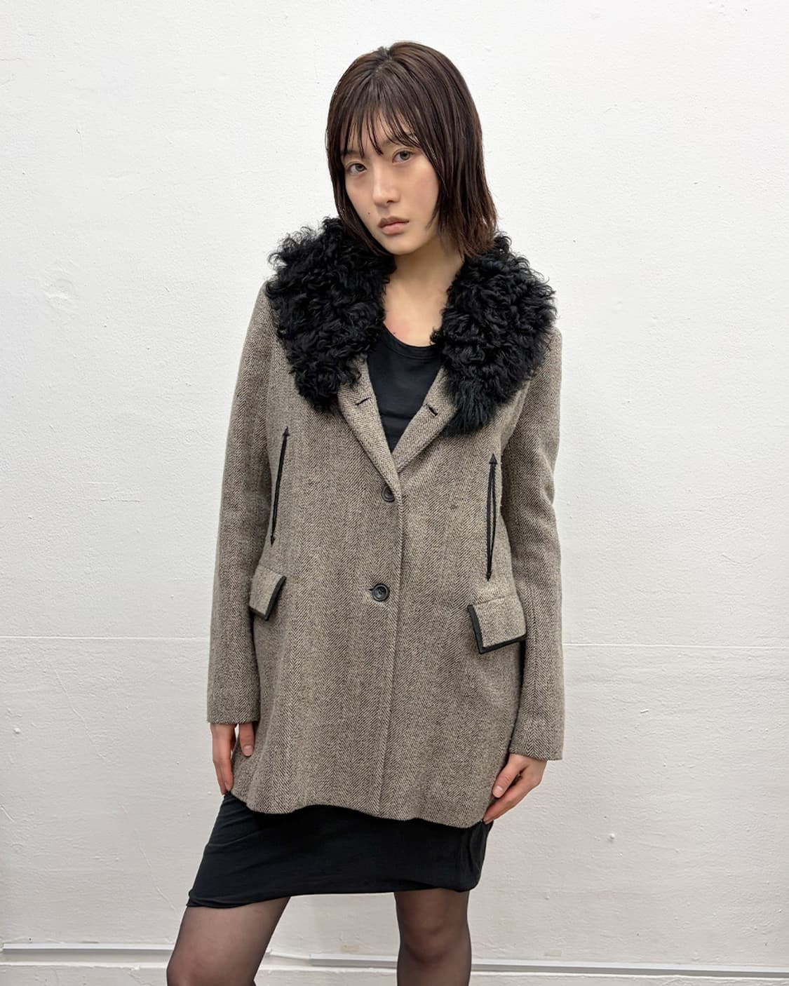 띠어리 퍼 트리밍 헤링본 하프 코트 상품이미지1