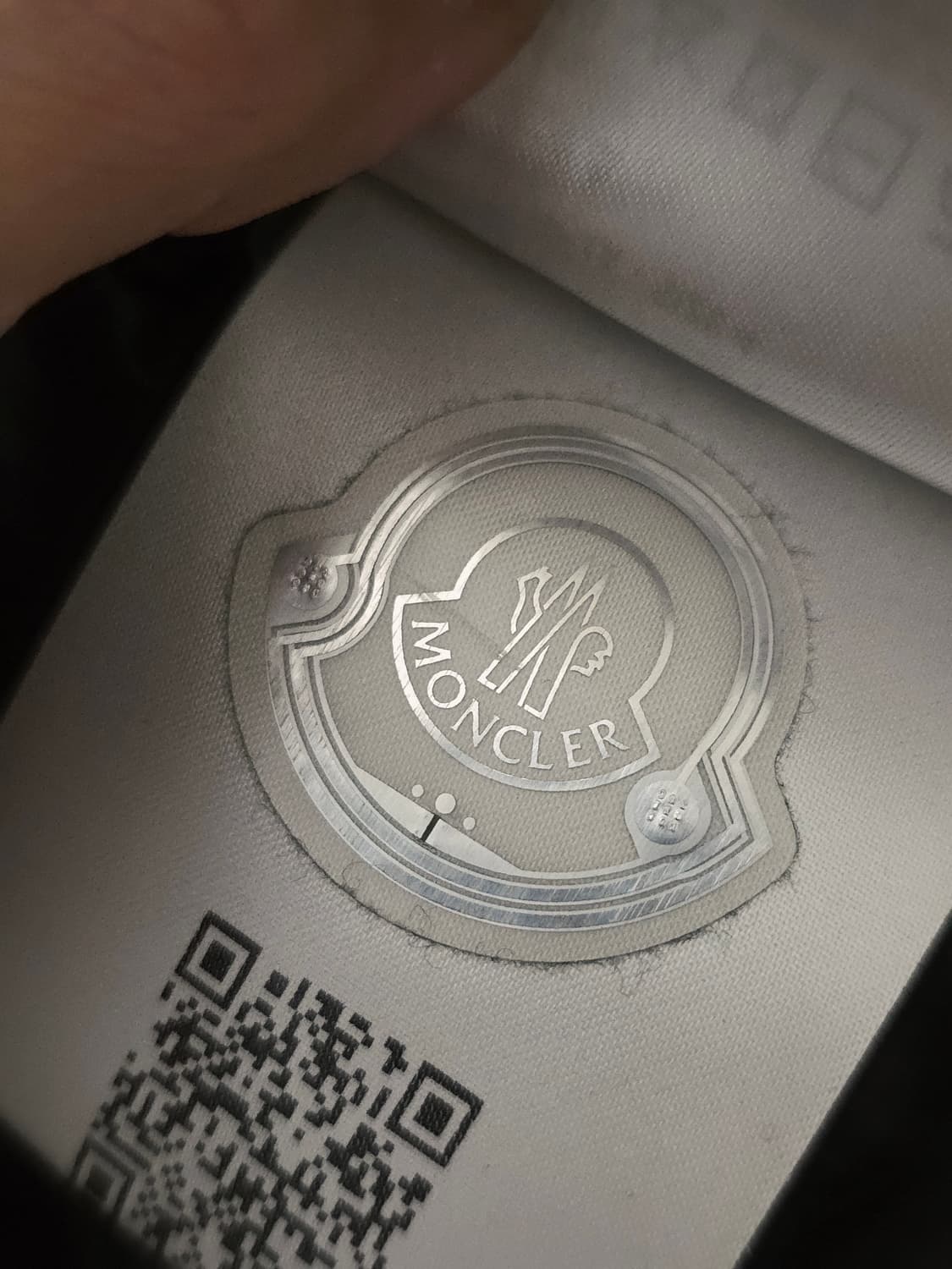 몽클레어 gui 구이 다운 질렛 경량 패딩 조끼 24ss 4(105) 상품이미지8