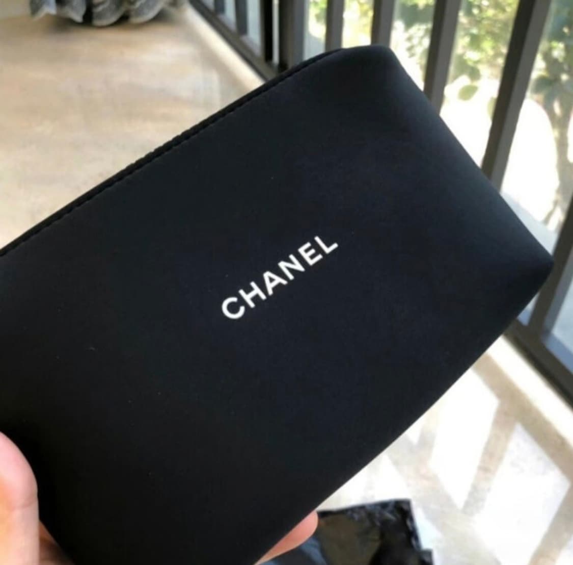 샤넬 뷰티 네오프렌 파우치 상품이미지2