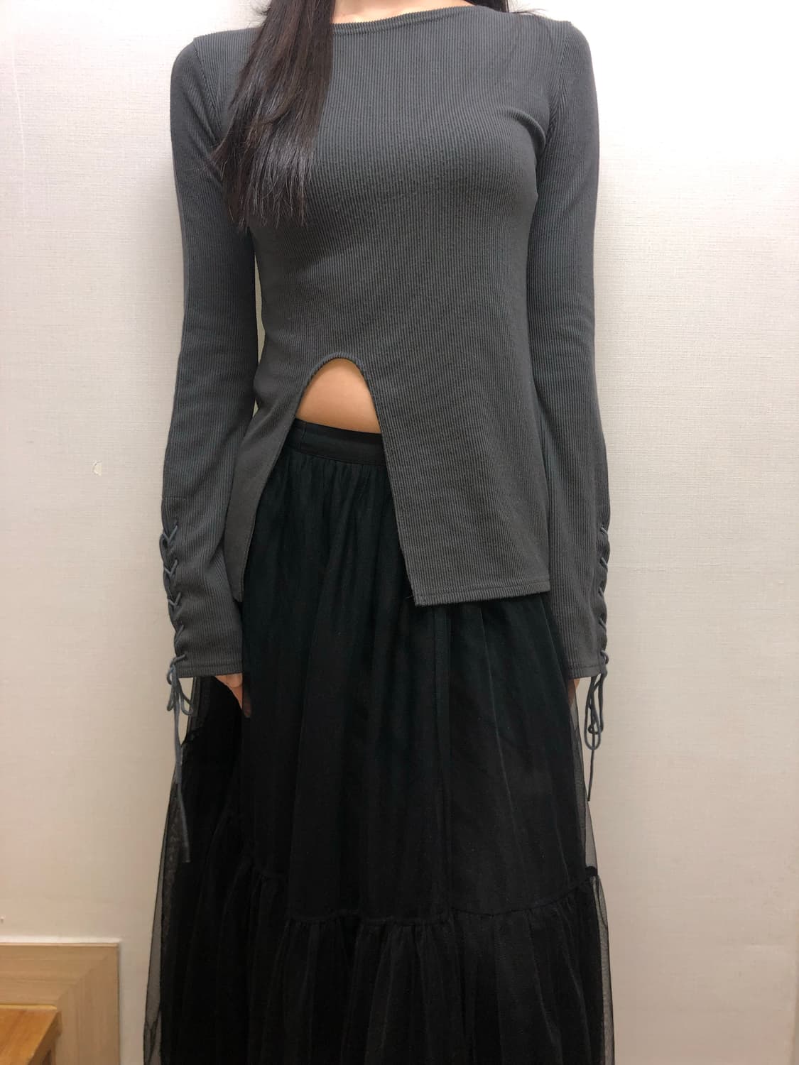 빈티지 그레이 컷아웃 아일렛 탑 상품이미지1