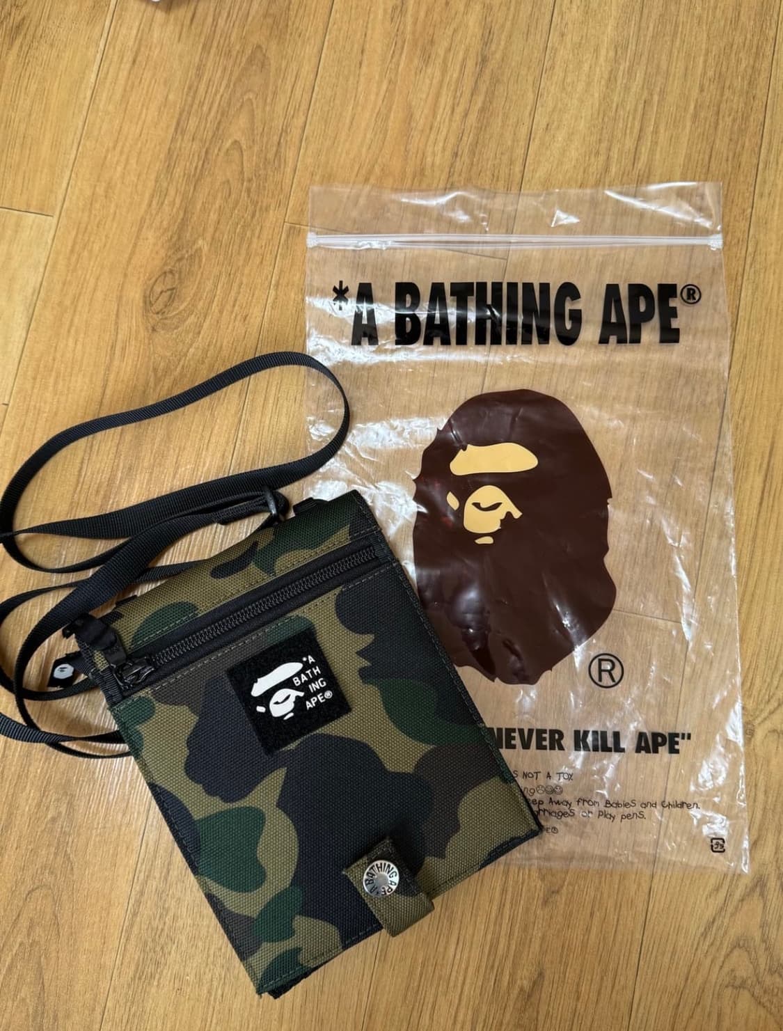 베이프 퍼스트 카모 코듀라 파우치 그린 크로스백 상품이미지2