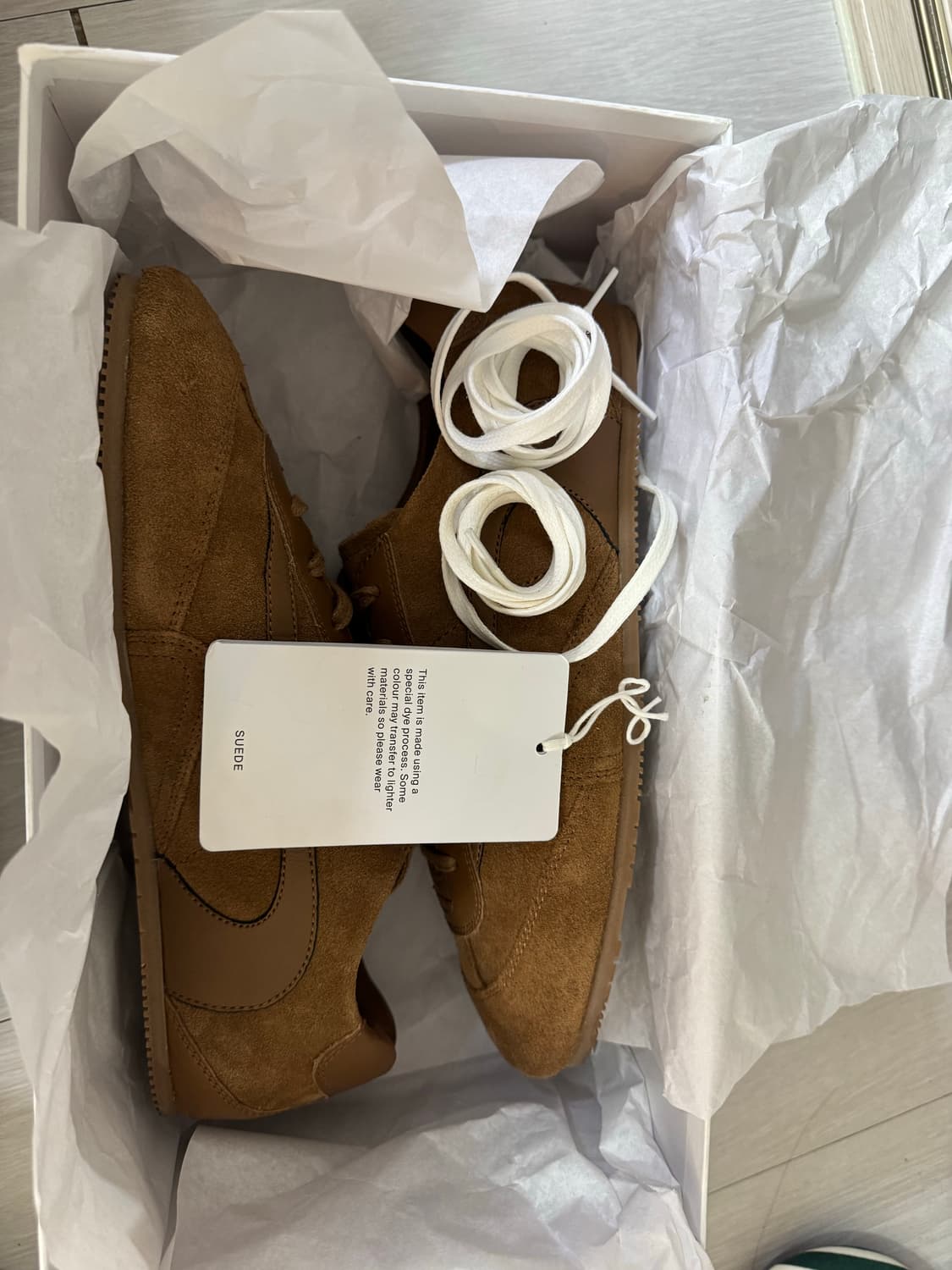 코스 미니멀 스니커즈 모카 상품이미지3