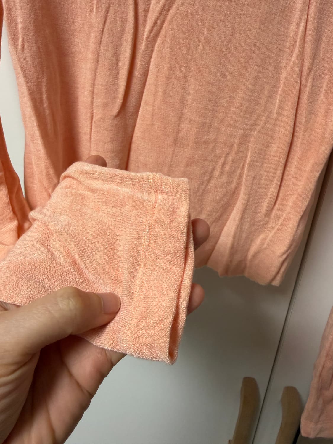 투굿 코랄 컷아웃 긴팔티  ( 새상품) 상품이미지3