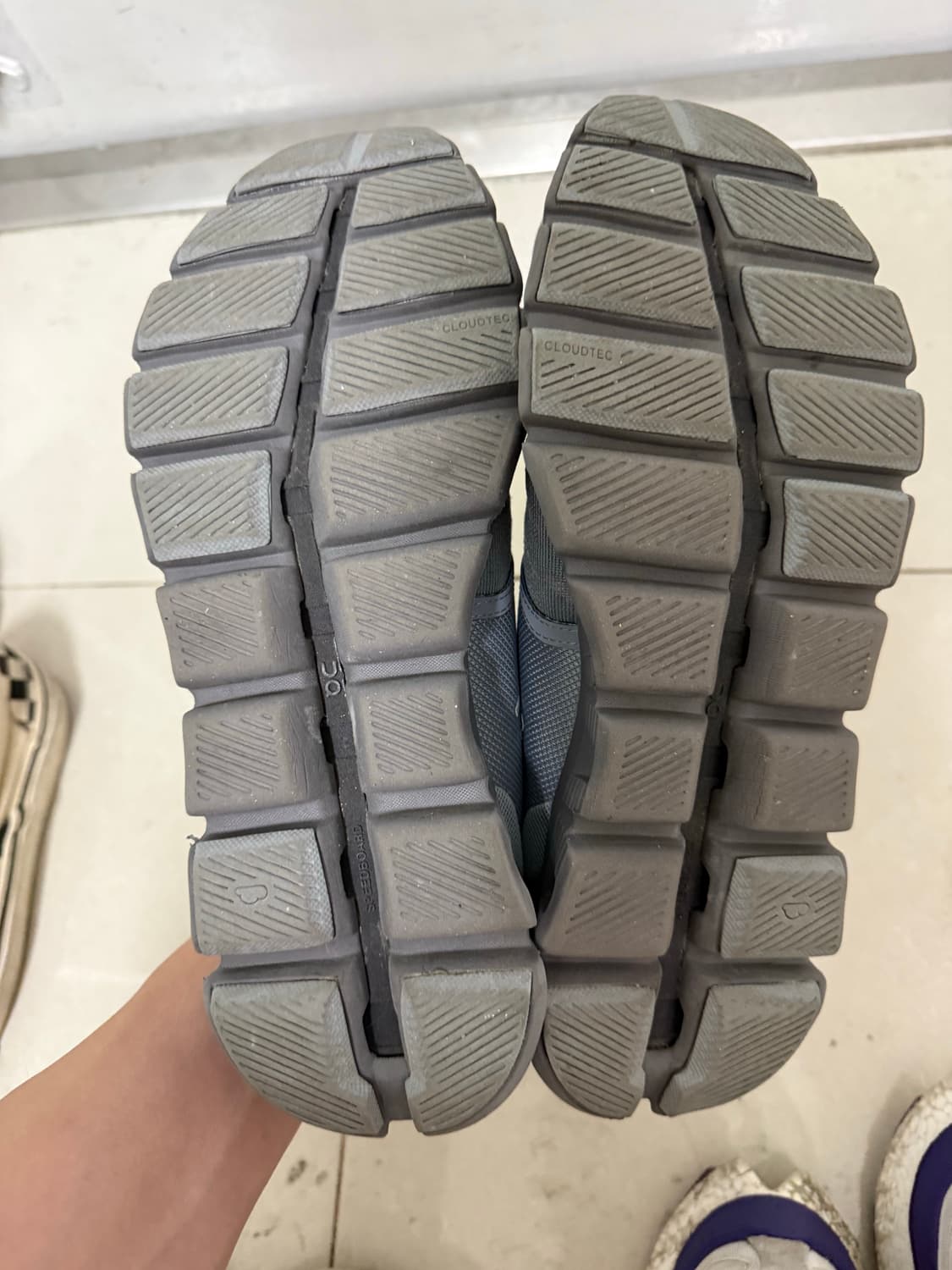 온러닝 클라우드 X3 EU42 UK8 상품이미지2