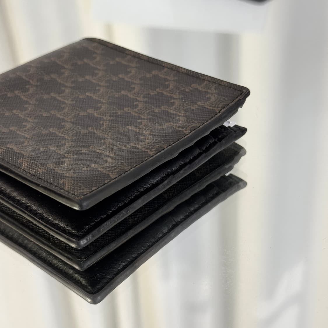 셀린느 트리옹프 바이폴드 반지갑 상품이미지9