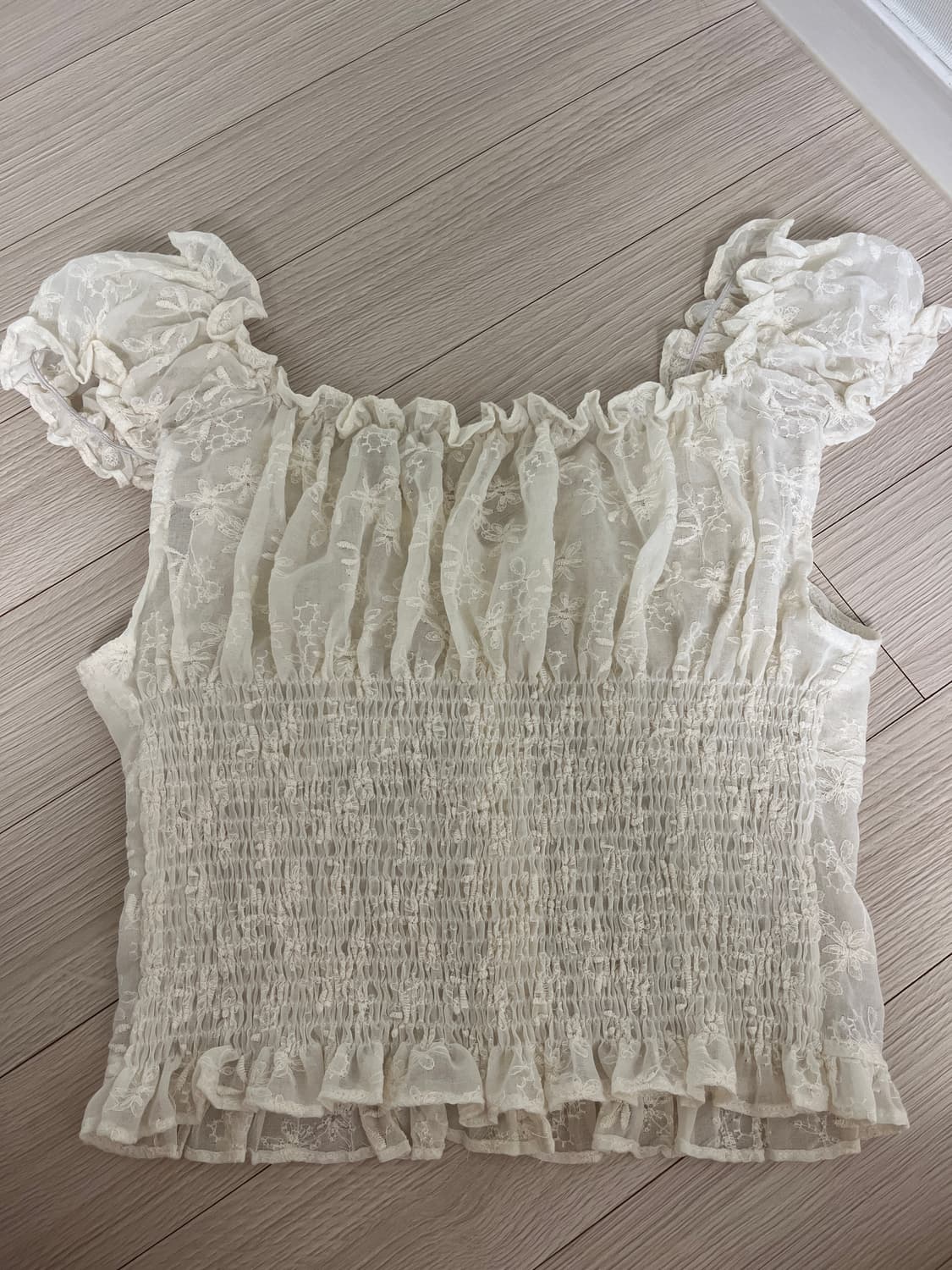 모디무드 자수 오프숄더 스모크 블라우스 상품이미지3