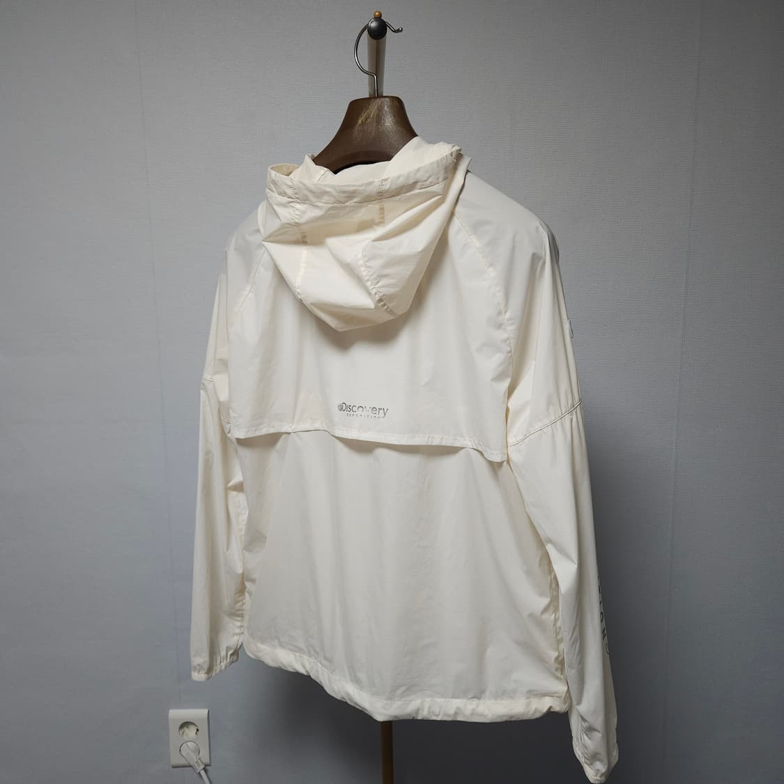 100 ) 디스커버리 남성 아이보리 여름 경량 바람막이  상품이미지5